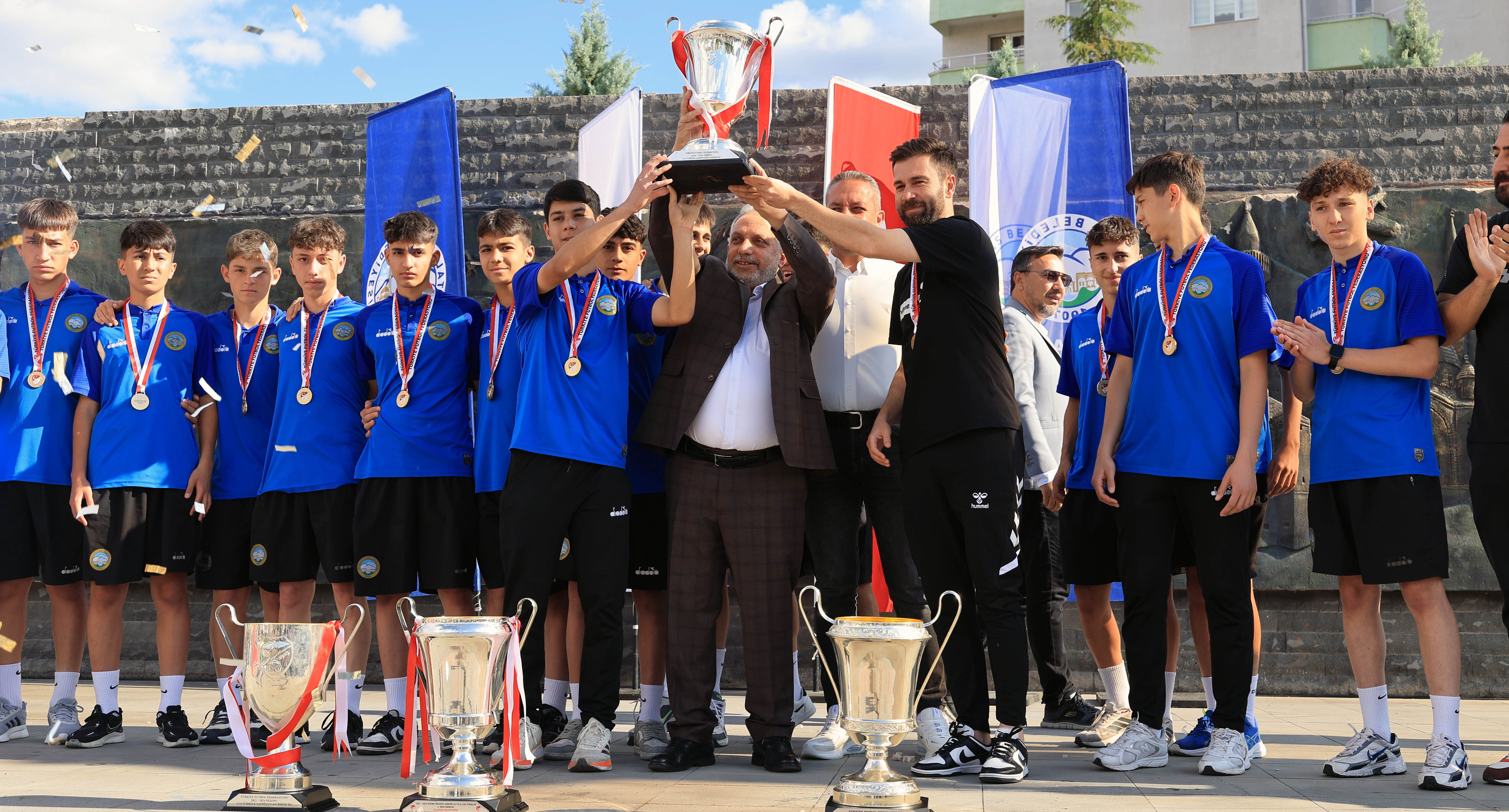 TALAS’IN ALTIN ÇOCUKLARI YİNE TARİH YAZDI
