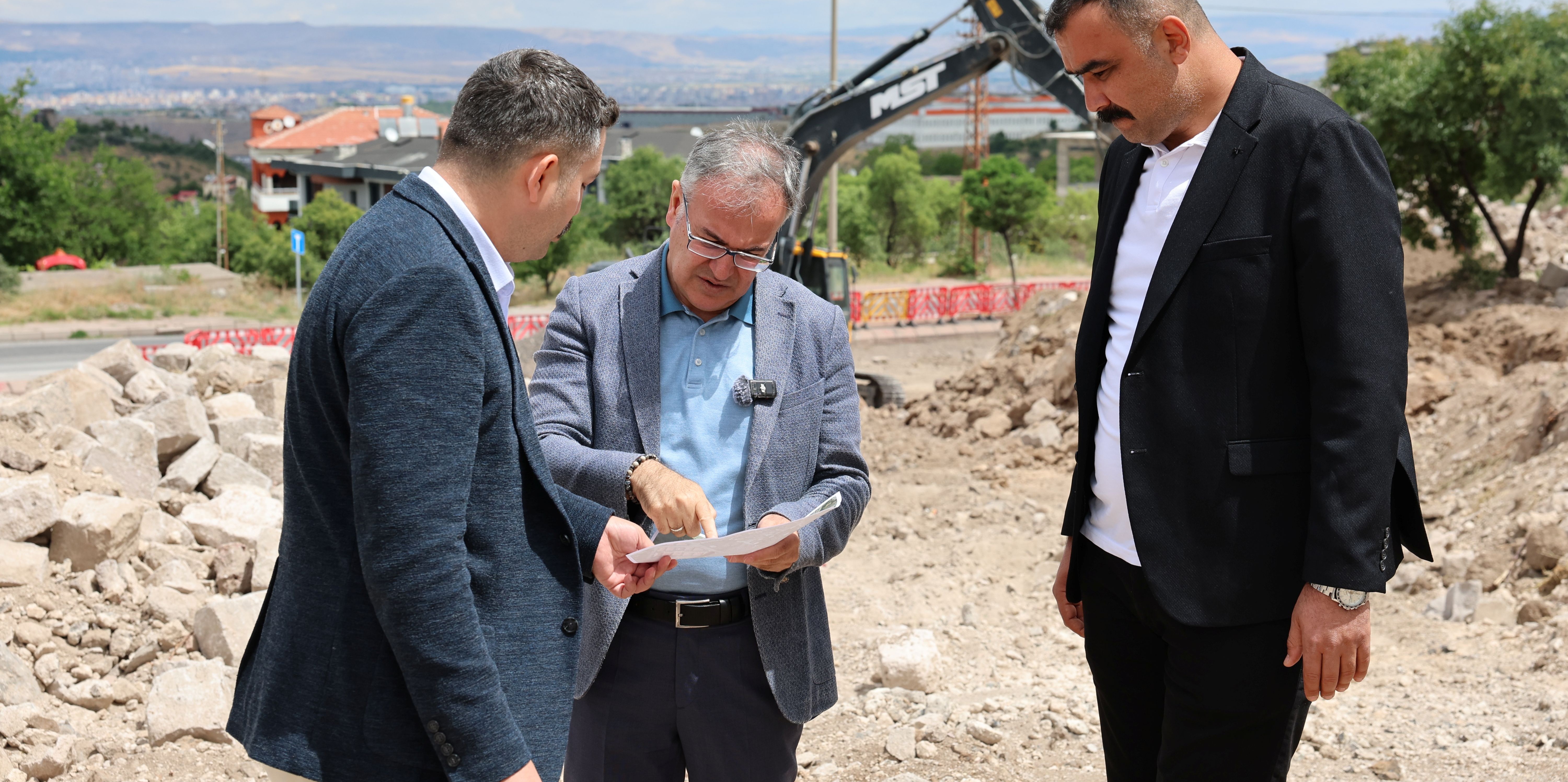 Erciyes Mahallesi’nde Yol Genişletme Çalışmaları Sürüyor