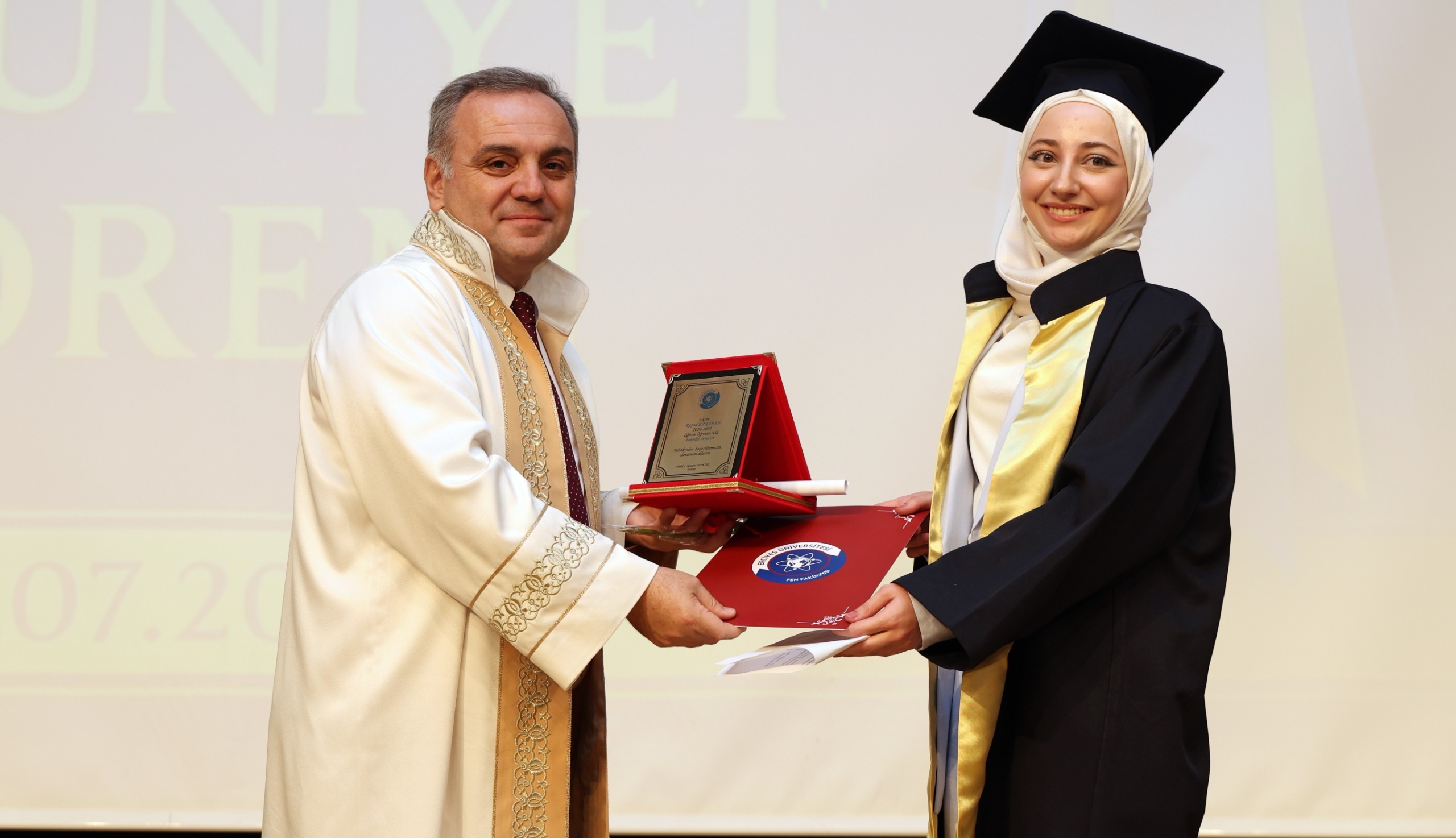 ERÜ Fen Fakültesi 2024-2025 Mezunlarını Verdi