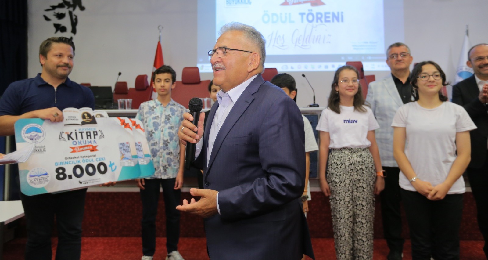 BÜYÜKŞEHİR’DE KİTAP OKUMA RÜZGÂRI ESTİ: BAŞKAN BÜYÜKKILIÇ ÖDÜLLERİ YÜZDE 25 ARTTIRDI