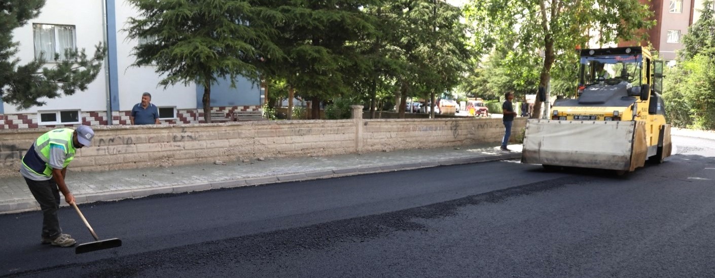 MELİKGAZİ’DEN İLDEM’İN ULAŞIMINI RAHATLATACAK ASFALT ÇALIŞMASI