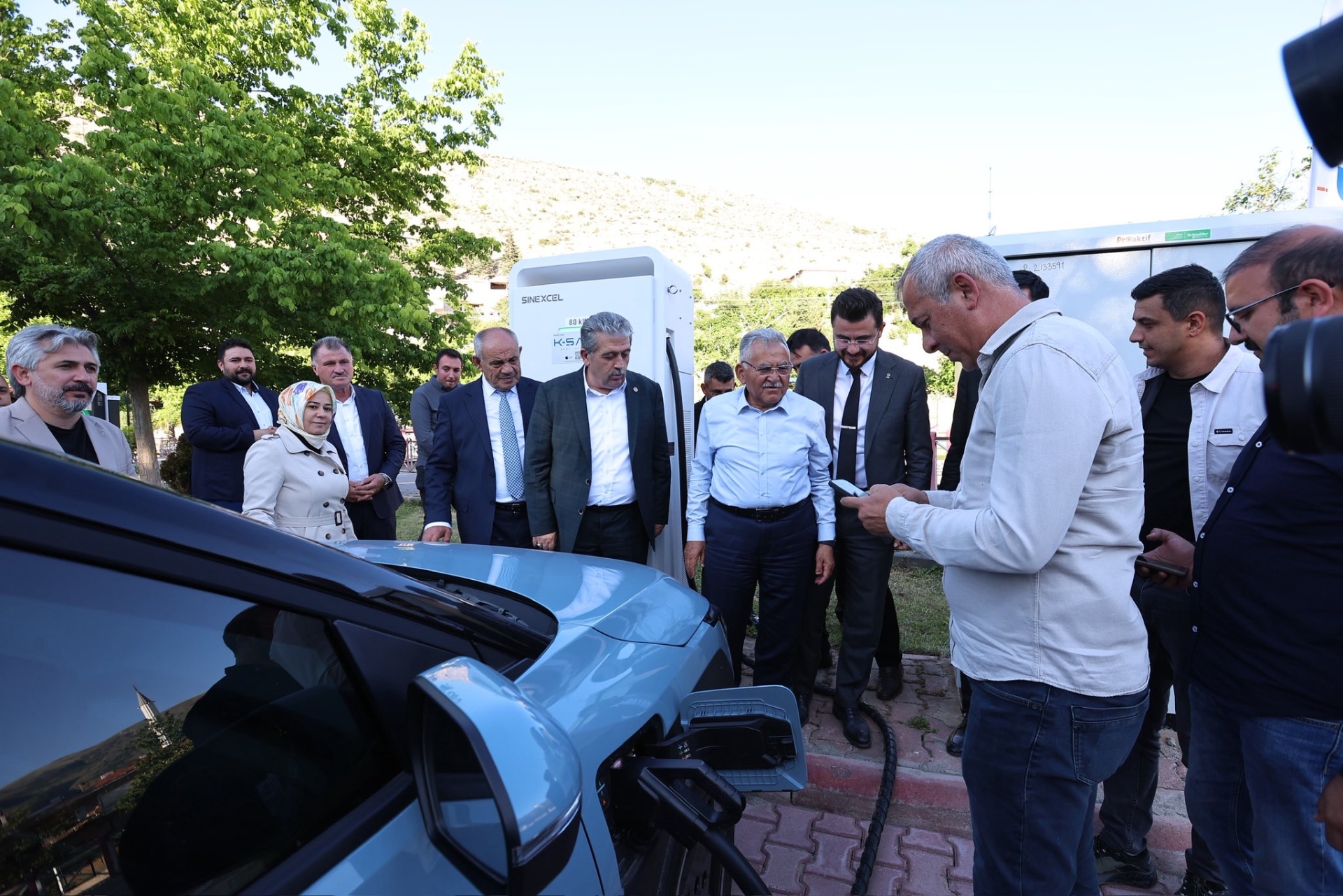 KAYSERİ BÜYÜKŞEHİR, K-ŞARJ İSTASYONLARIYLA GELECEĞİ ŞARJ EDİYOR