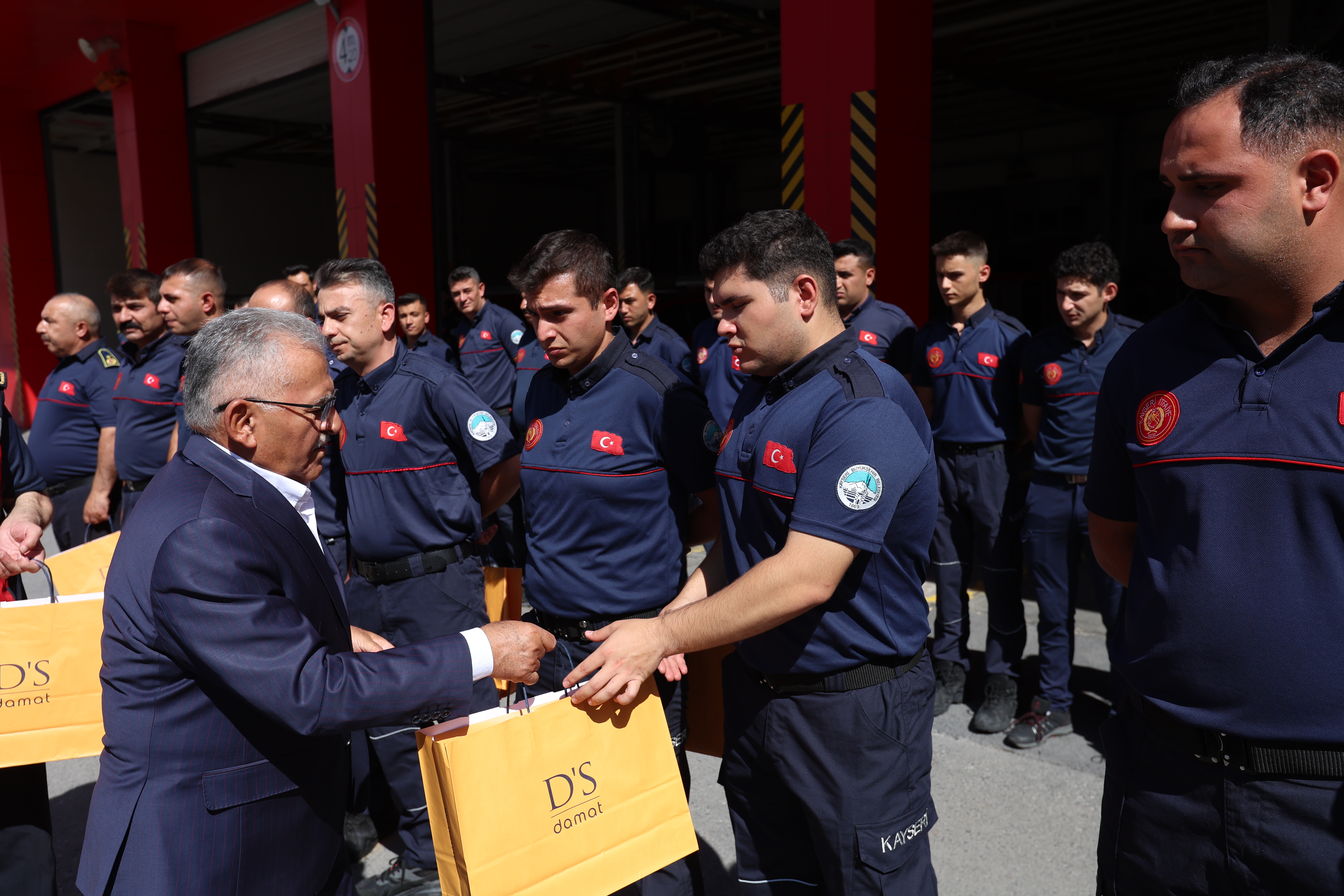BAŞKAN BÜYÜKKILIÇ’TAN KAHRAMAN PERSONELİNE: “İYİ Kİ VARSINIZ”