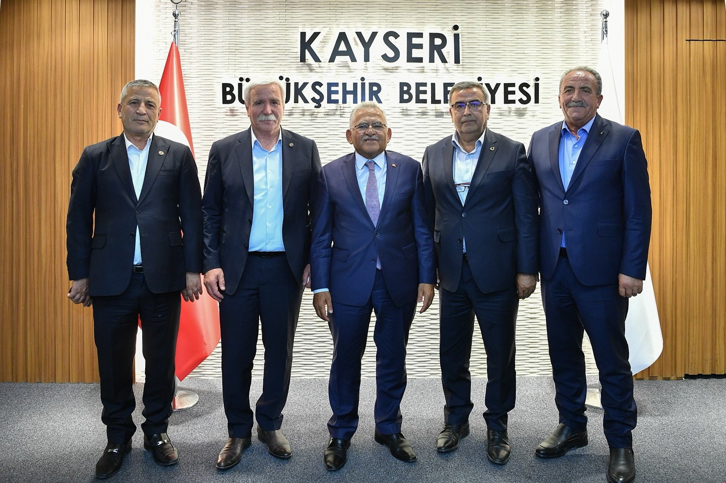 BAŞKAN BÜYÜKKILIÇ’TAN 5 İLÇE BELEDİYE BAŞKANI İLE “YATIRIM” ZİRVESİ