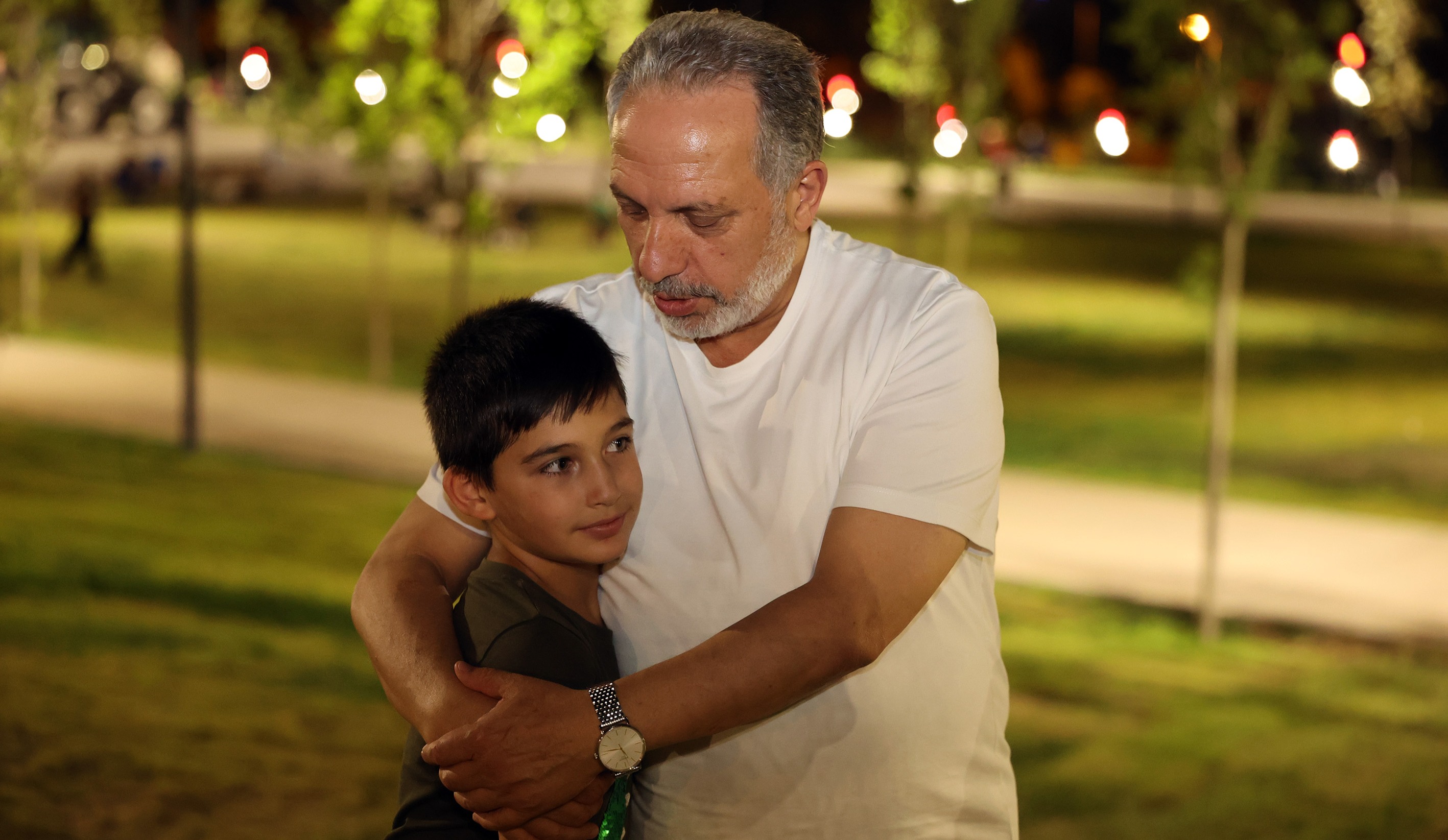 MİLLET, DAHA AÇILMADAN BAHÇESİNE AKIN ETTİ