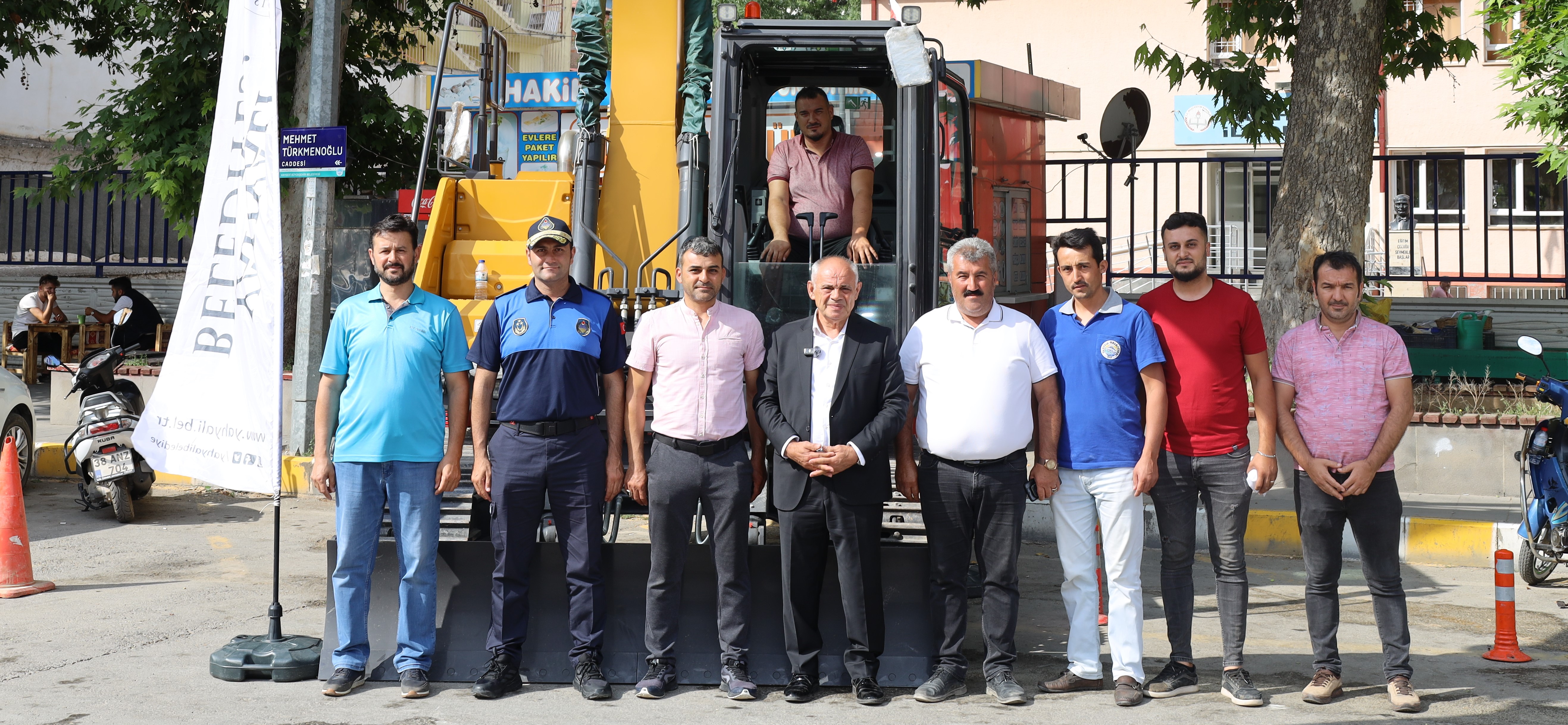 YAHYALI BELEDİYESİ ARAÇ FİLOSUNA YENİ BİR İŞ MAKİNESİ DAHA EKLEDİ