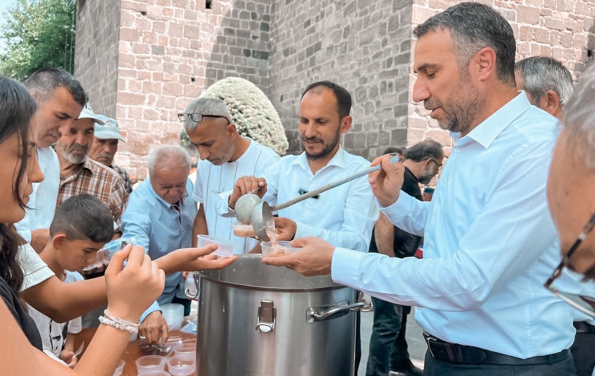 Saadet Partisi Kocasinan'dan 24. Yıl Dönümü Aşure İkram