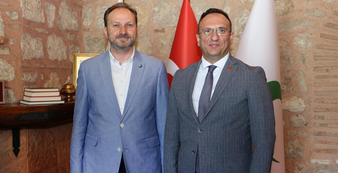 SAADET PARTİSİ’NDEN YEŞİLAY’A ZİYARET