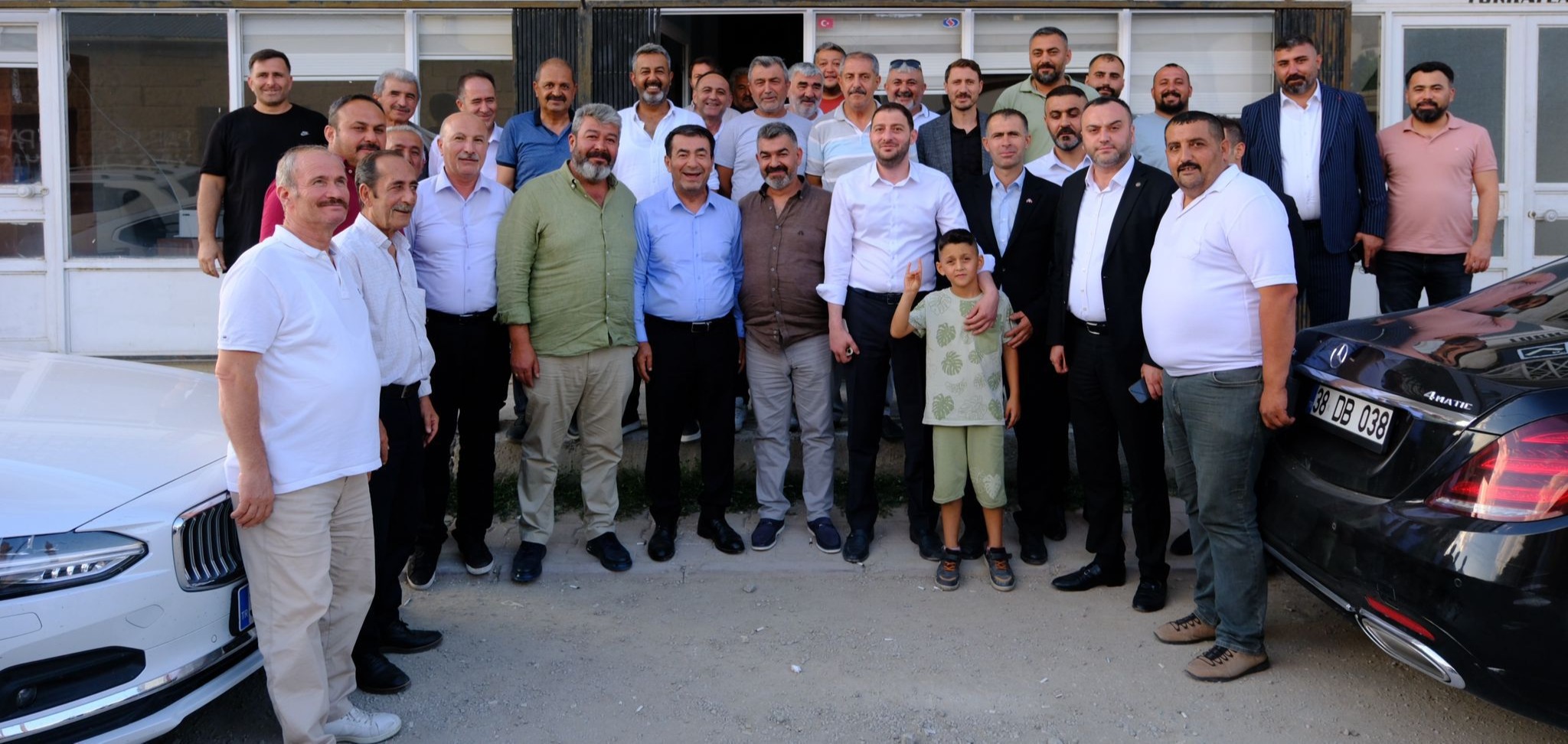 MHP DOLU DİZGİN SAHADA