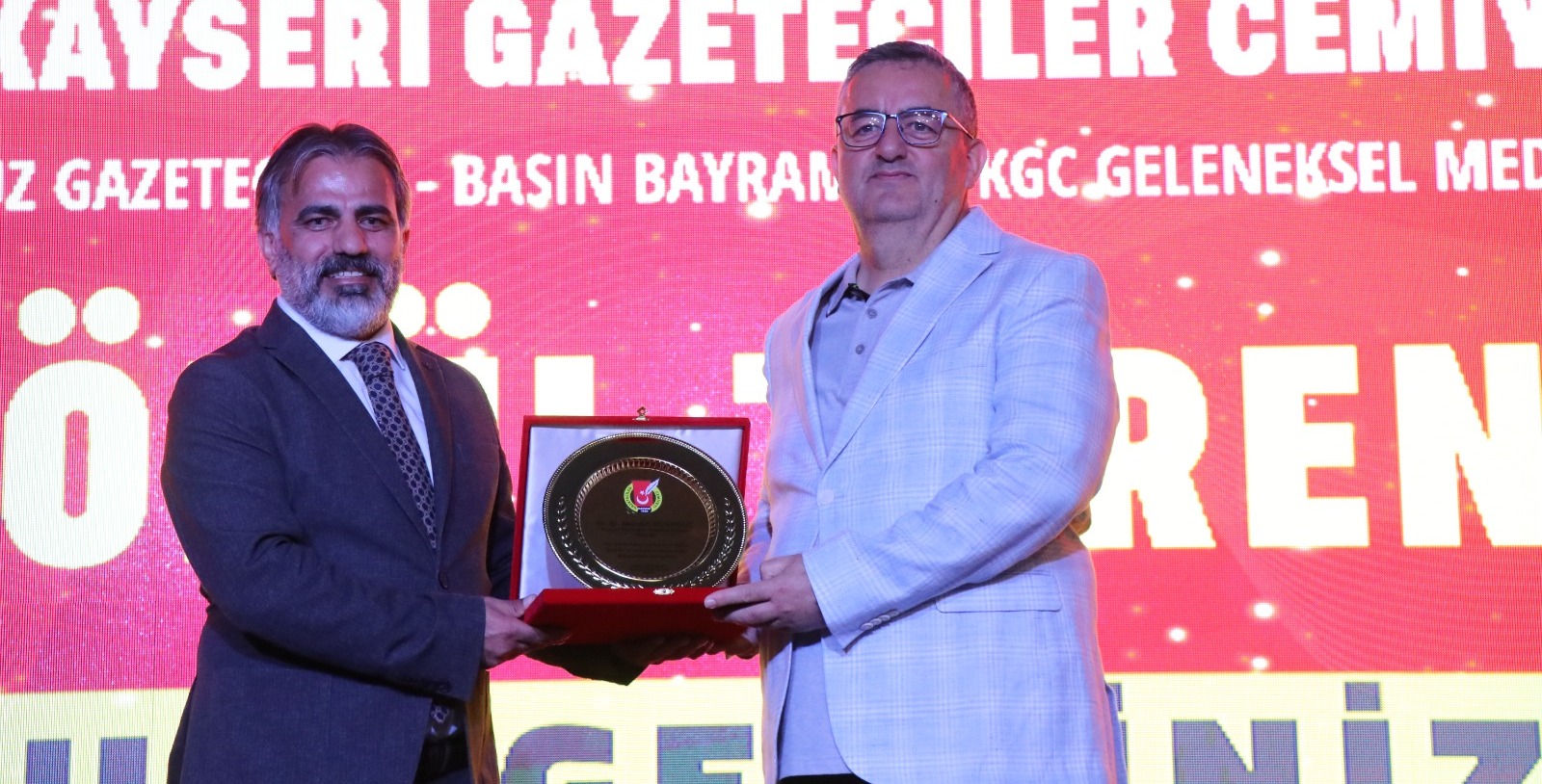 BAŞKAN BÜYÜKKILIÇ’A KAYSERİ BASININDAN TEŞEKKÜR PLAKETİ