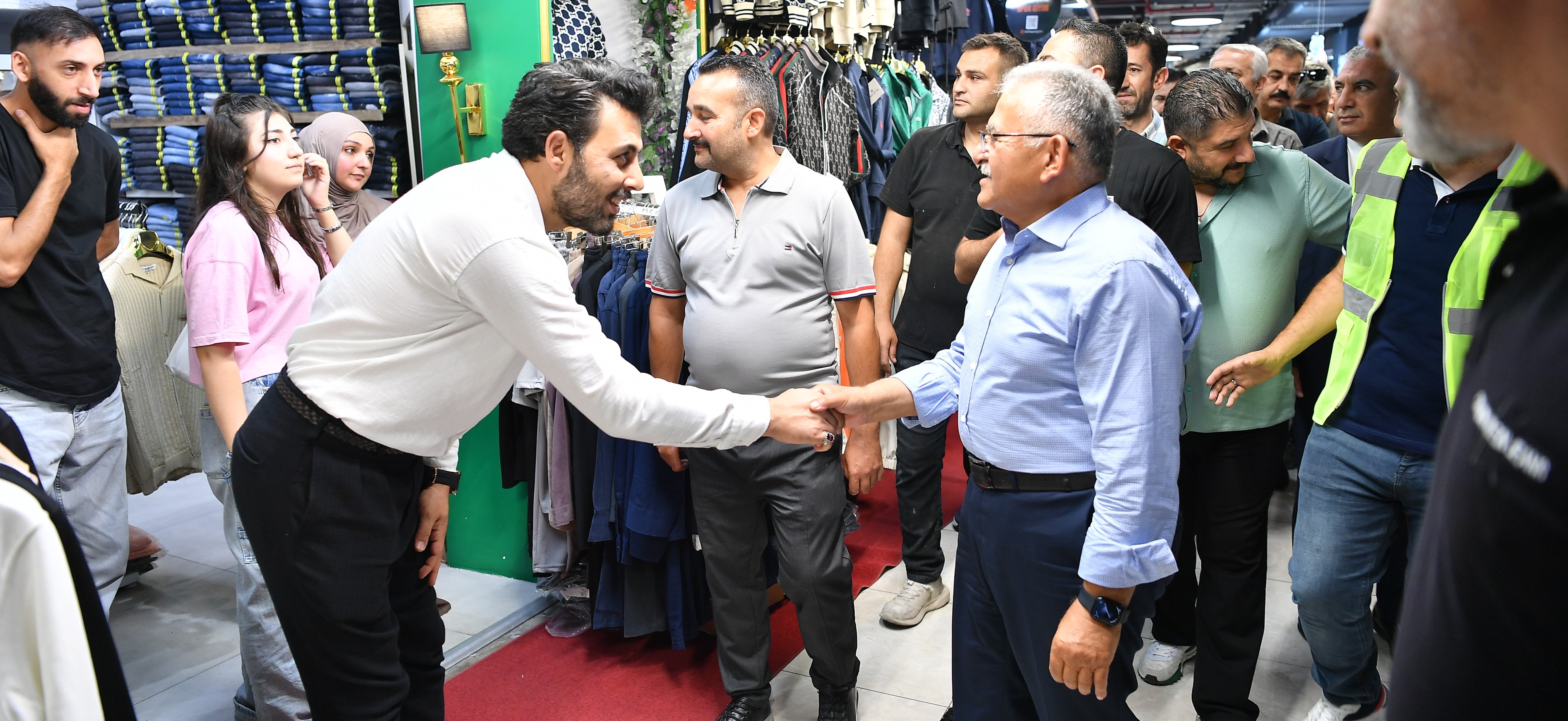 BAŞKAN BÜYÜKKILIÇ, YER ALTI ÇARŞISI’NDA VATANDAŞ VE ESNAFLA BULUŞTU