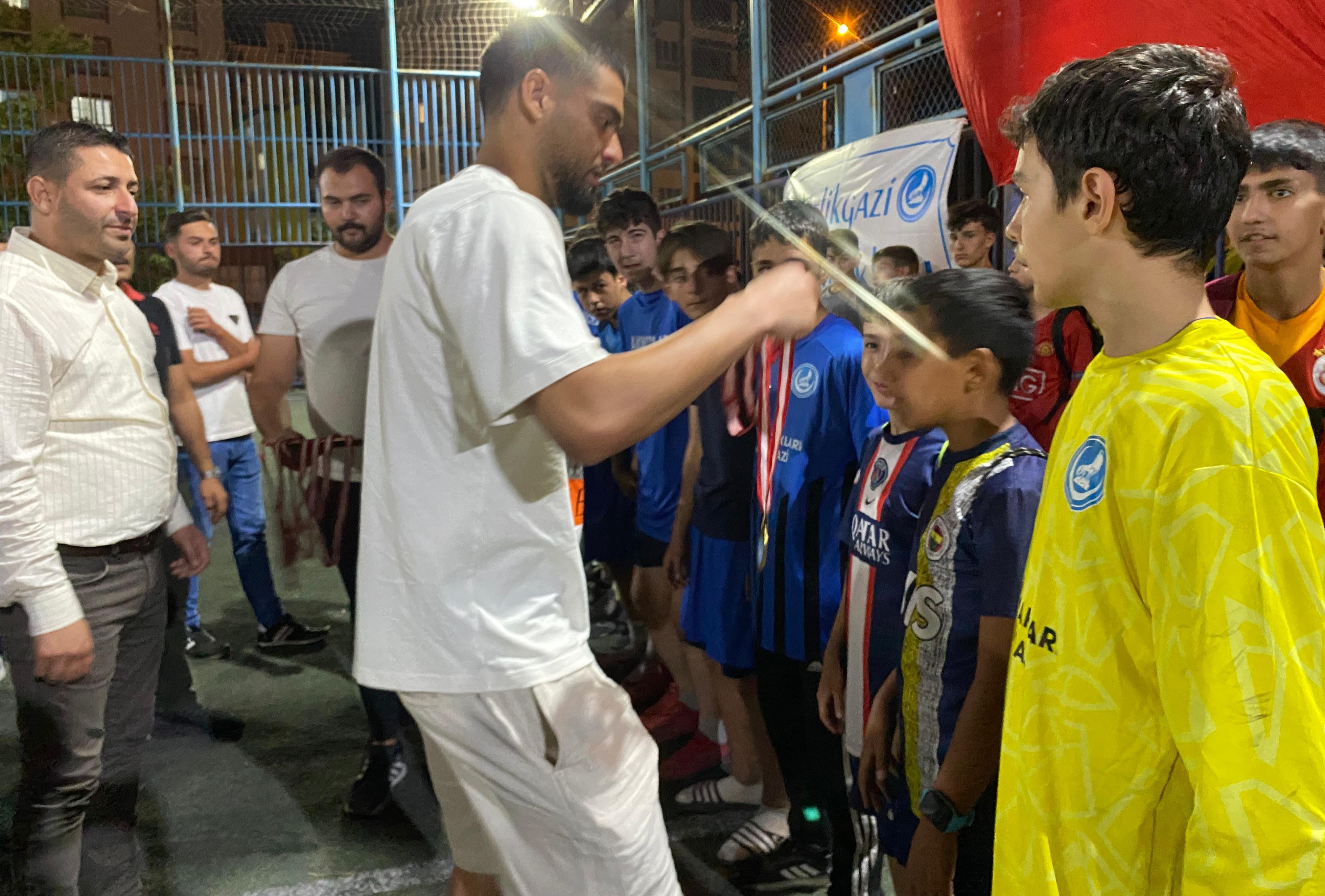MELİKGAZİ’DE FUTBOLUN VE KARDEŞLİĞİN GÜZEL BULUŞMASI