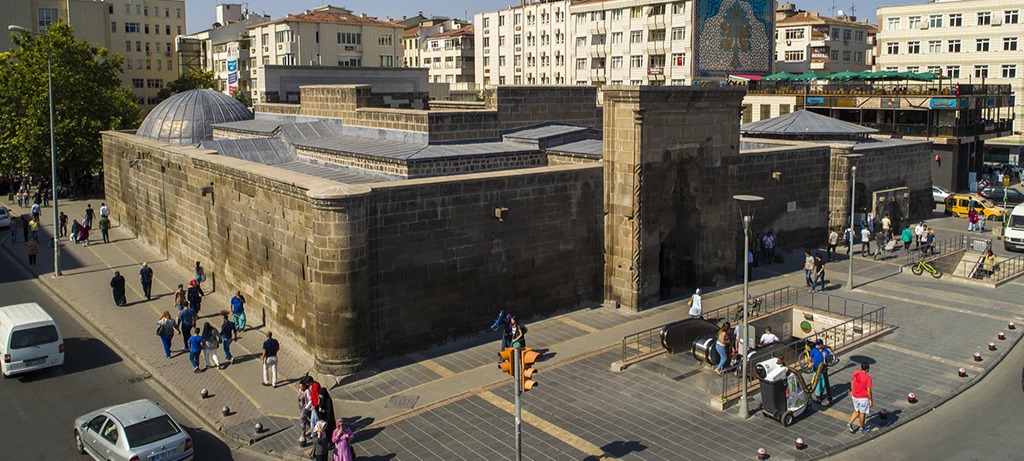KAYSERİ BÜYÜKŞEHİR, EĞİTİM ÖĞRETİME YÖNELİK HİZMETİNİ, BİLİMSEL MAKALELERLE TESCİLLİYOR