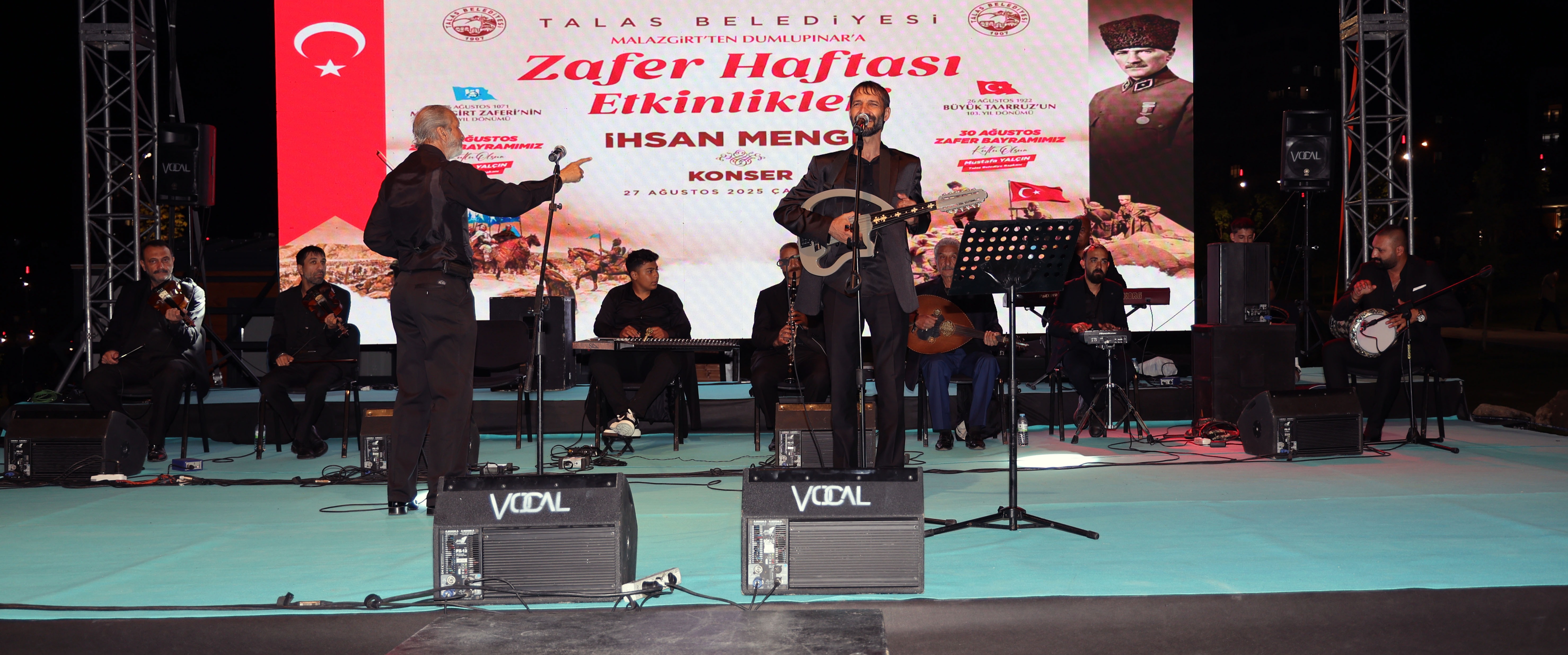 TALAS’TA ZAFER COŞKUSU İHSAN MENGE KONSERİYLE SÜRDÜ