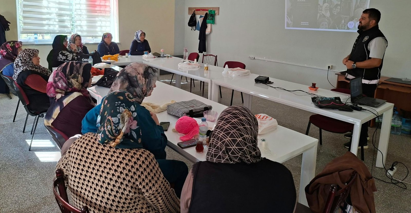 NARKOTİK POLİSLERİNİN BİLGİLENDİRME ÇALIŞMASINDA BİN 669 KİŞİYE ULAŞILDI