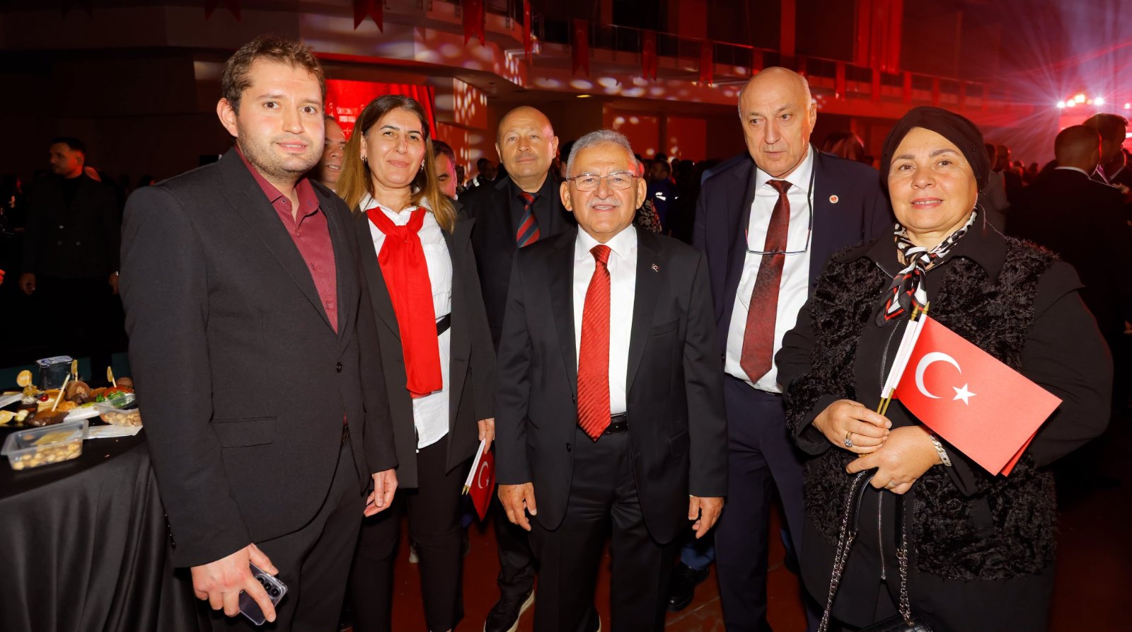 BAŞKAN BÜYÜKKILIÇ, CUMHURİYETİN 103. YIL COŞKUSUNU RESEPSİYONDA PAYLAŞTI