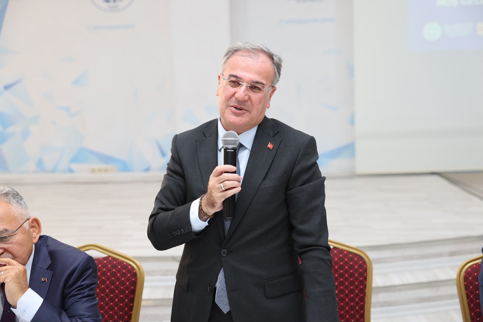 BAŞKAN ÖZDOĞAN VE BÜYÜKKILIÇ’TAN MUHTARLARLA İSTİŞARE TOPLANTISI