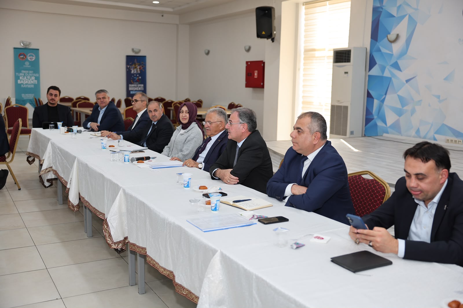BAŞKAN ÖZDOĞAN VE BÜYÜKKILIÇ’TAN MUHTARLARLA İSTİŞARE TOPLANTISI