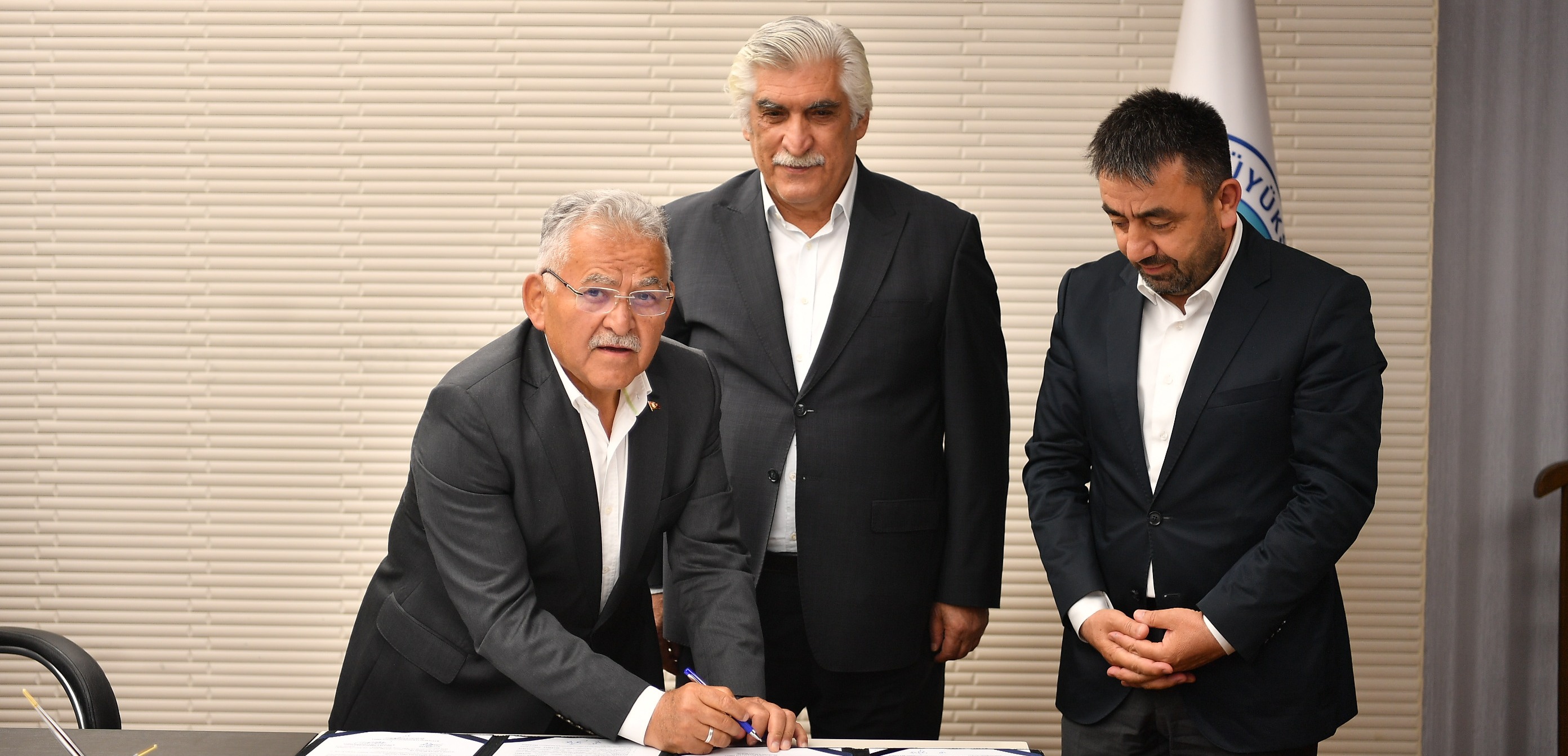 BÜYÜKKILIÇ, BELEDİYE-HAYIRSEVER İŞ BİRLİĞİNDE YAPILACAK 4-6 YAŞ OKUMA SALONLARI PROTOKOLÜNE İMZA ATTI