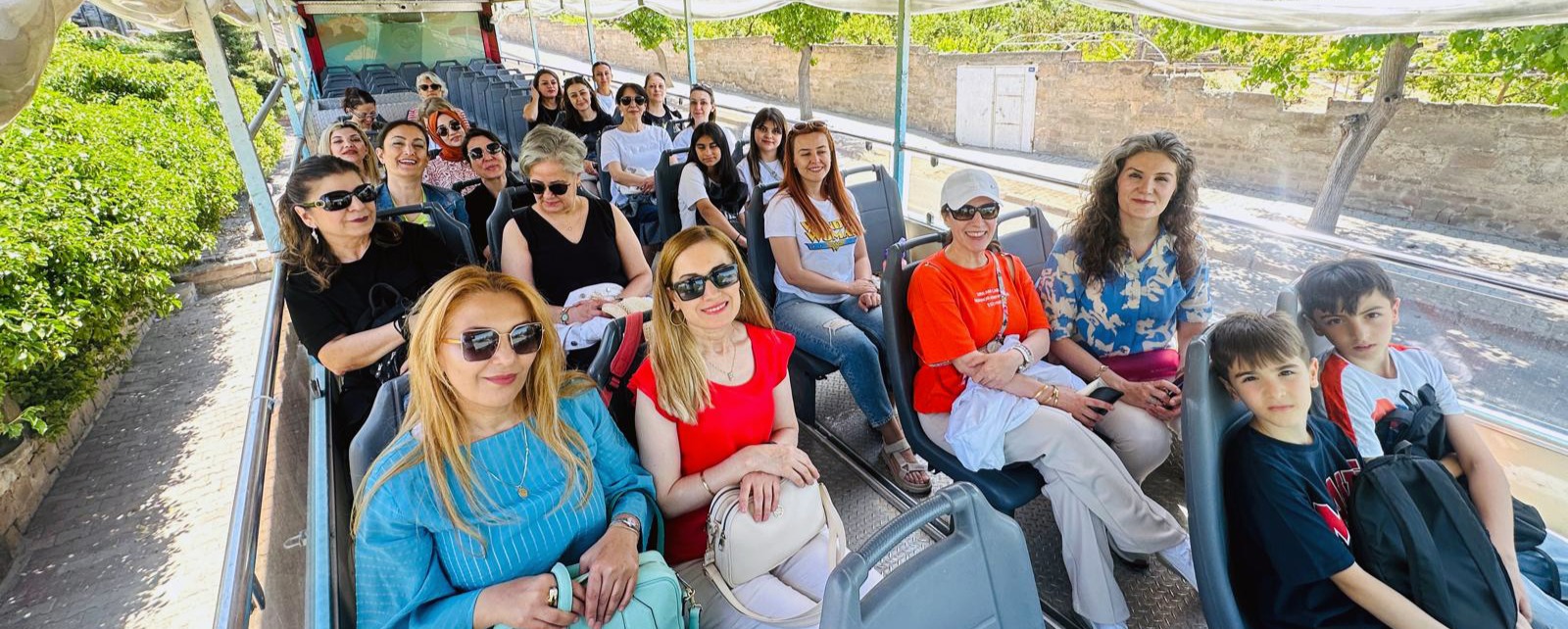 TALAS BELEDİYESİNDEN ÖĞRETMENLERE TARİHİ VE TURİSTİK GEZİ