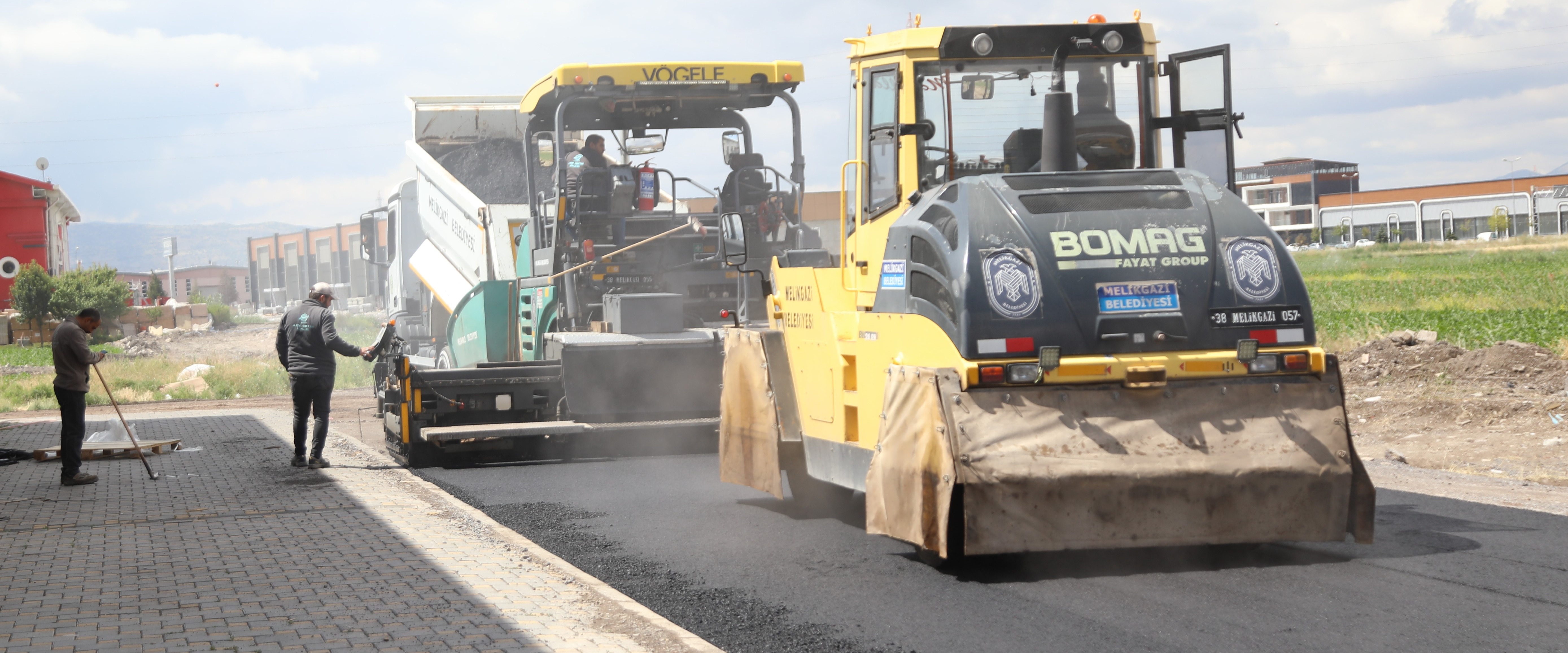MELİKGAZİ’DE ASFALT ÇALIŞMALARI HIZLA DEVAM EDİYOR