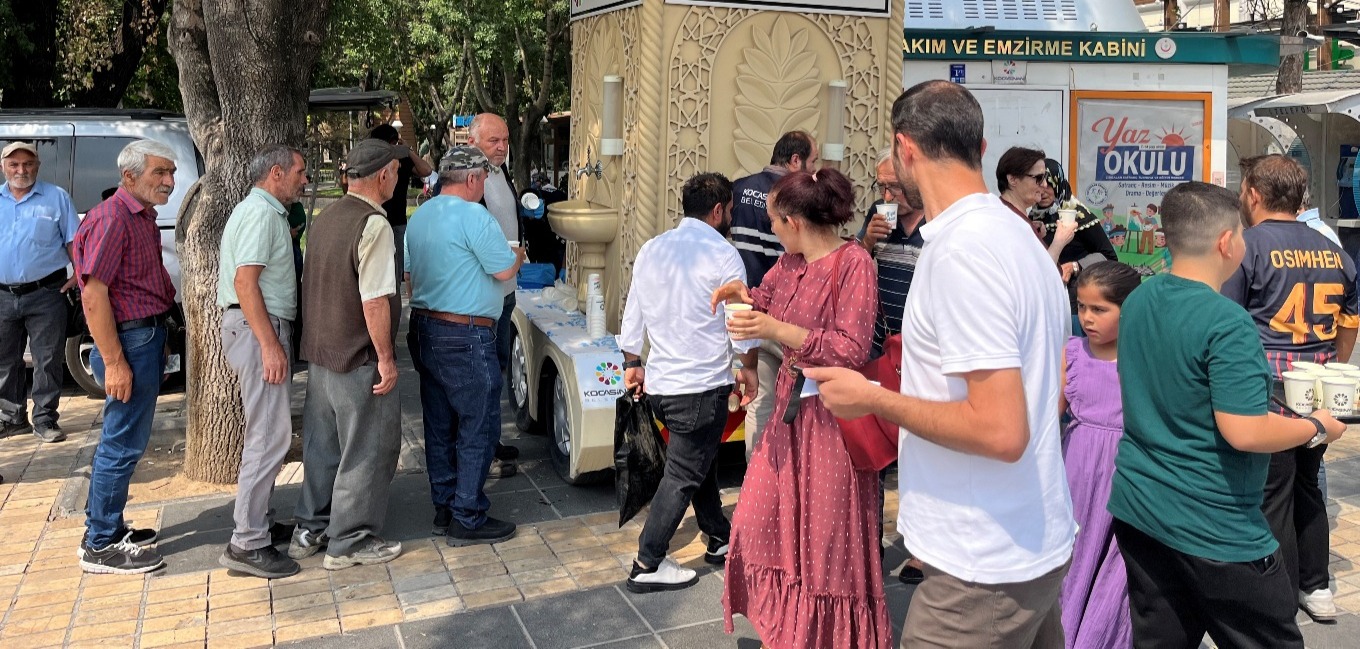 Kocasinan'dan sıcak havada buz gibi limonata ikramı