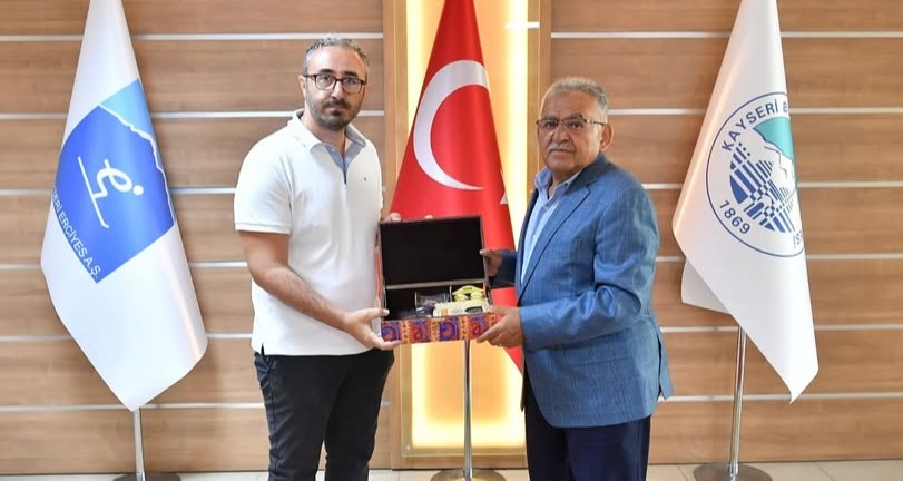 ERCİYES’İN TÜRK DÜNYASI ÜYELİĞİ, BAŞKAN BÜYÜKKILIÇ’A TAKDİM EDİLDİ