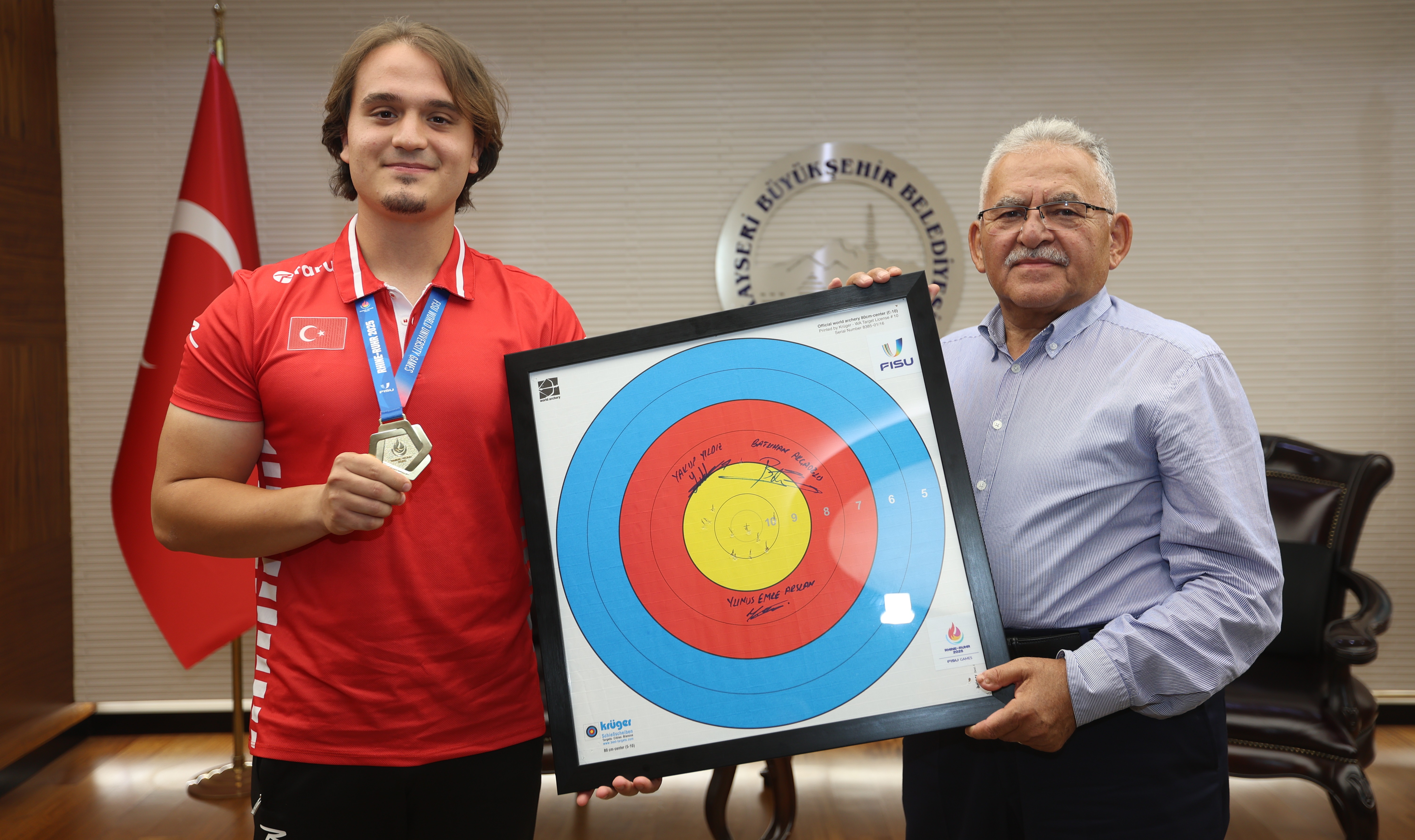 BAŞKAN BÜYÜKKILIÇ, DÜNYA ŞAMPİYONU “ALTIN” SPORCU ARSLAN’I AĞIRLADI