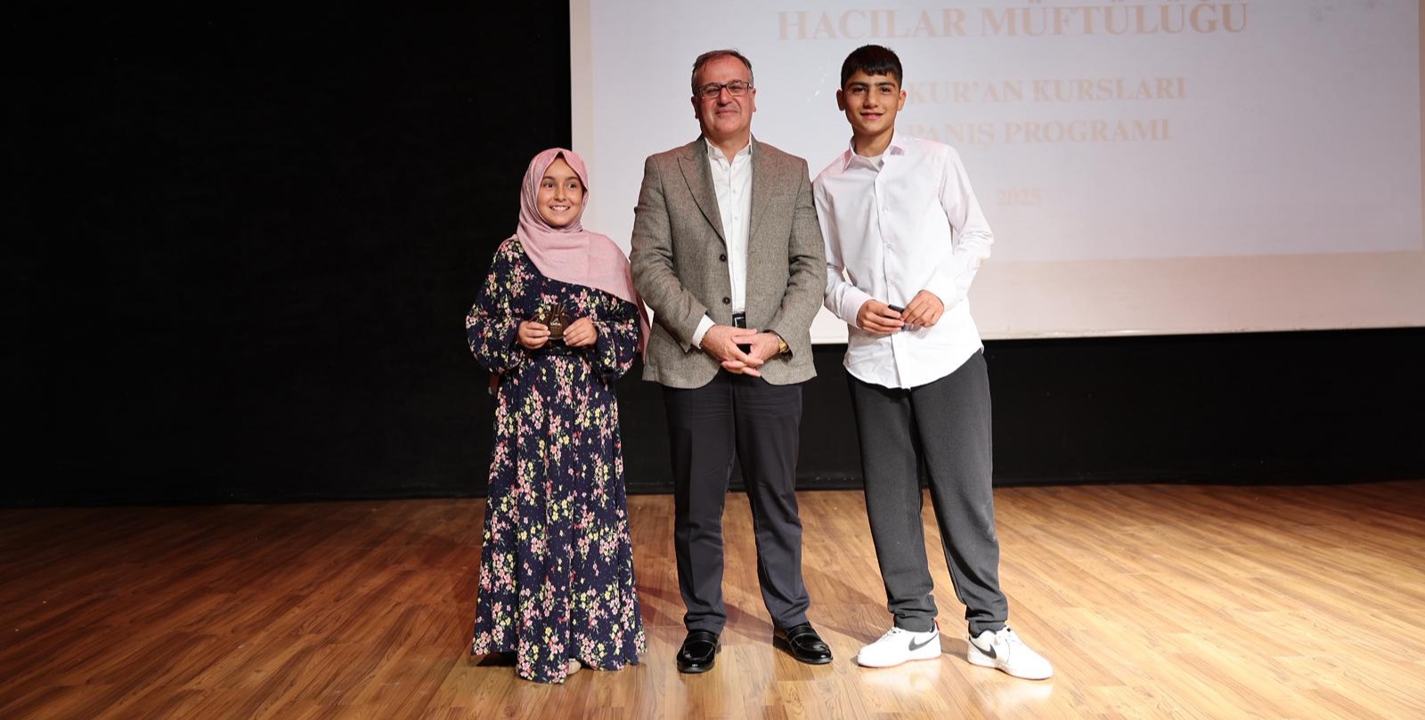 BAŞKAN ÖZDOĞAN, KUR’AN KURSU ÖĞRENCİLERİNİN HEYECANINA ORTAK OLDU