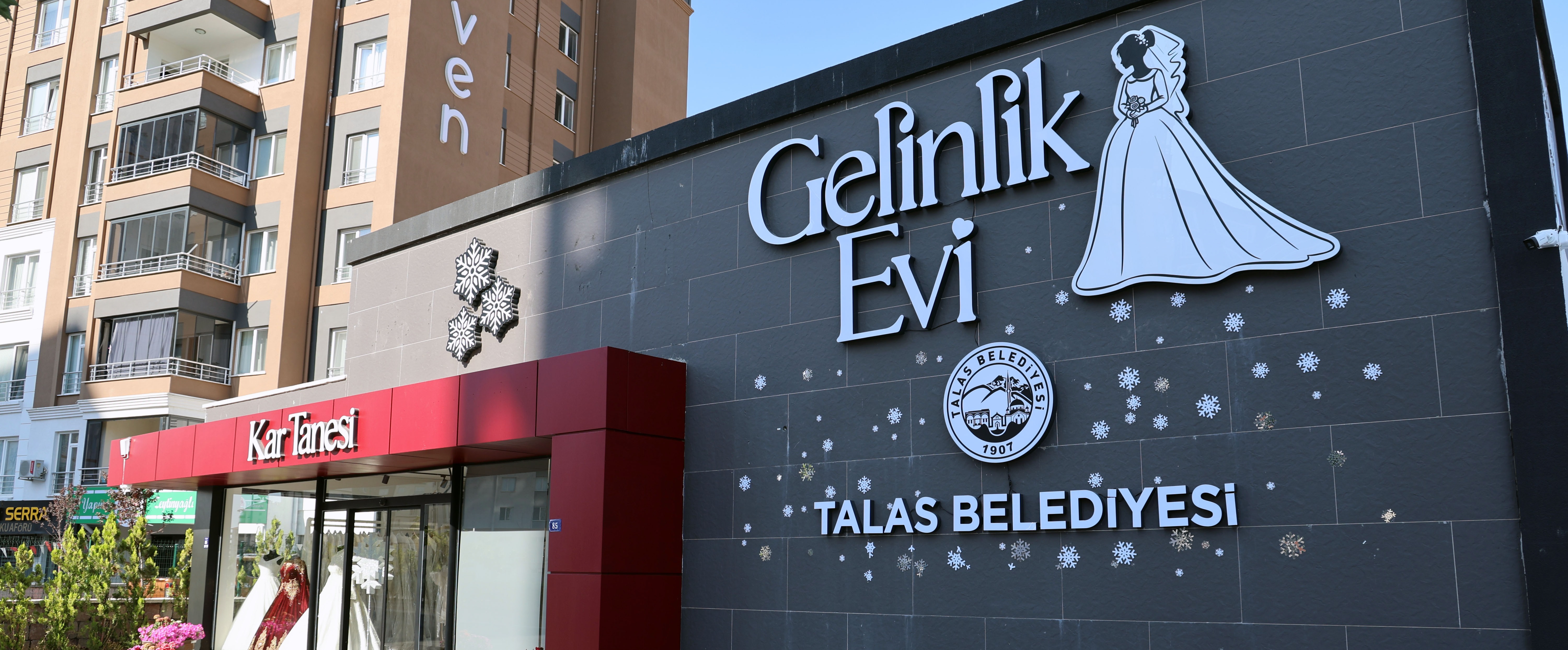 MUTLU YUVAYA İLK ADIM, KAR TANESİ GELİNLİK EVİ’NDE ATILIYOR