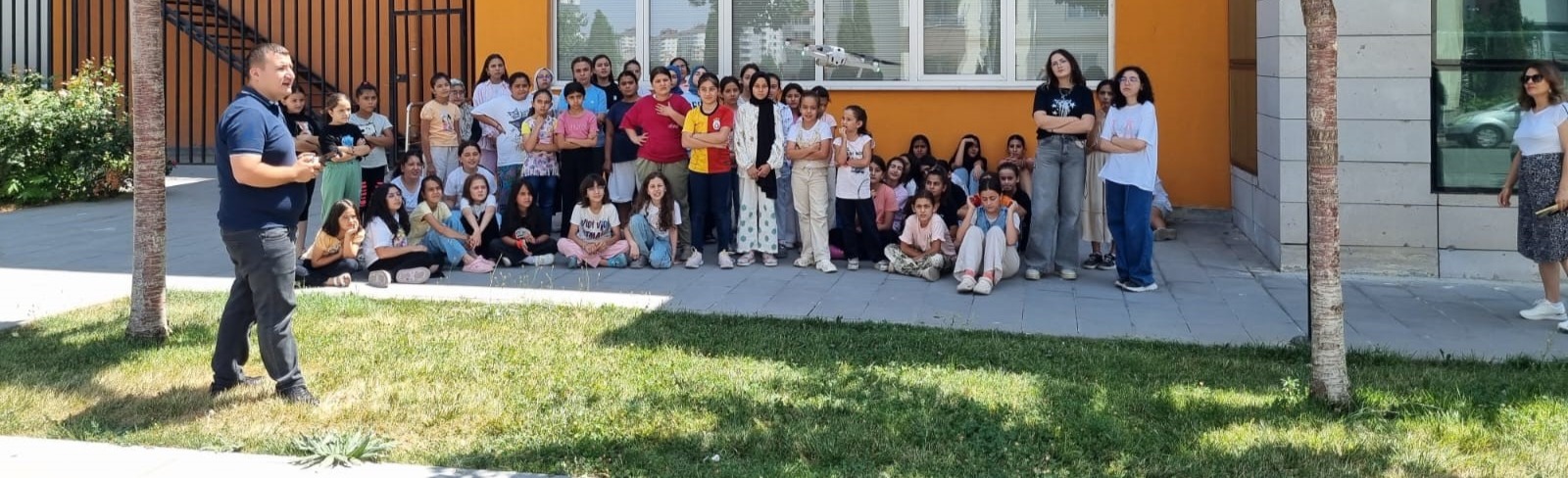 BÜYÜKŞEHİR’DE TEKNOLOJİ İLE BÜYÜYEN NESİL: GENÇ KAYMEK’TE DRON EĞİTİMİ