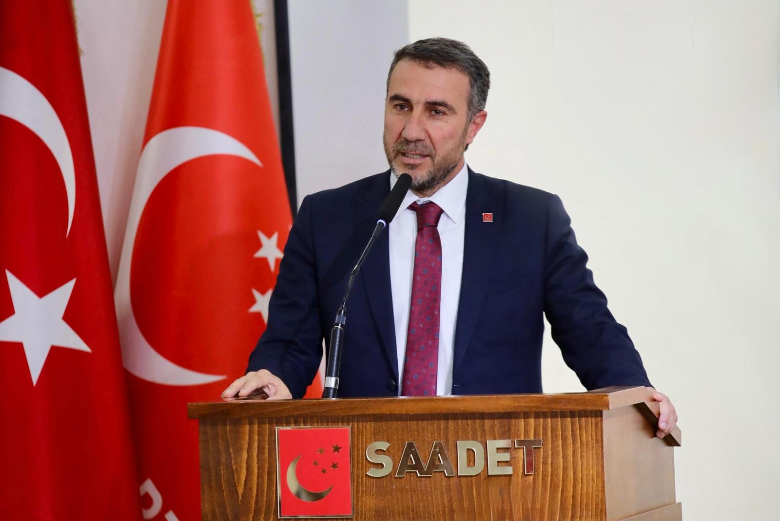 Sayın vekil, keşke sadece kendi yaptığı çalışmaları anlatsa