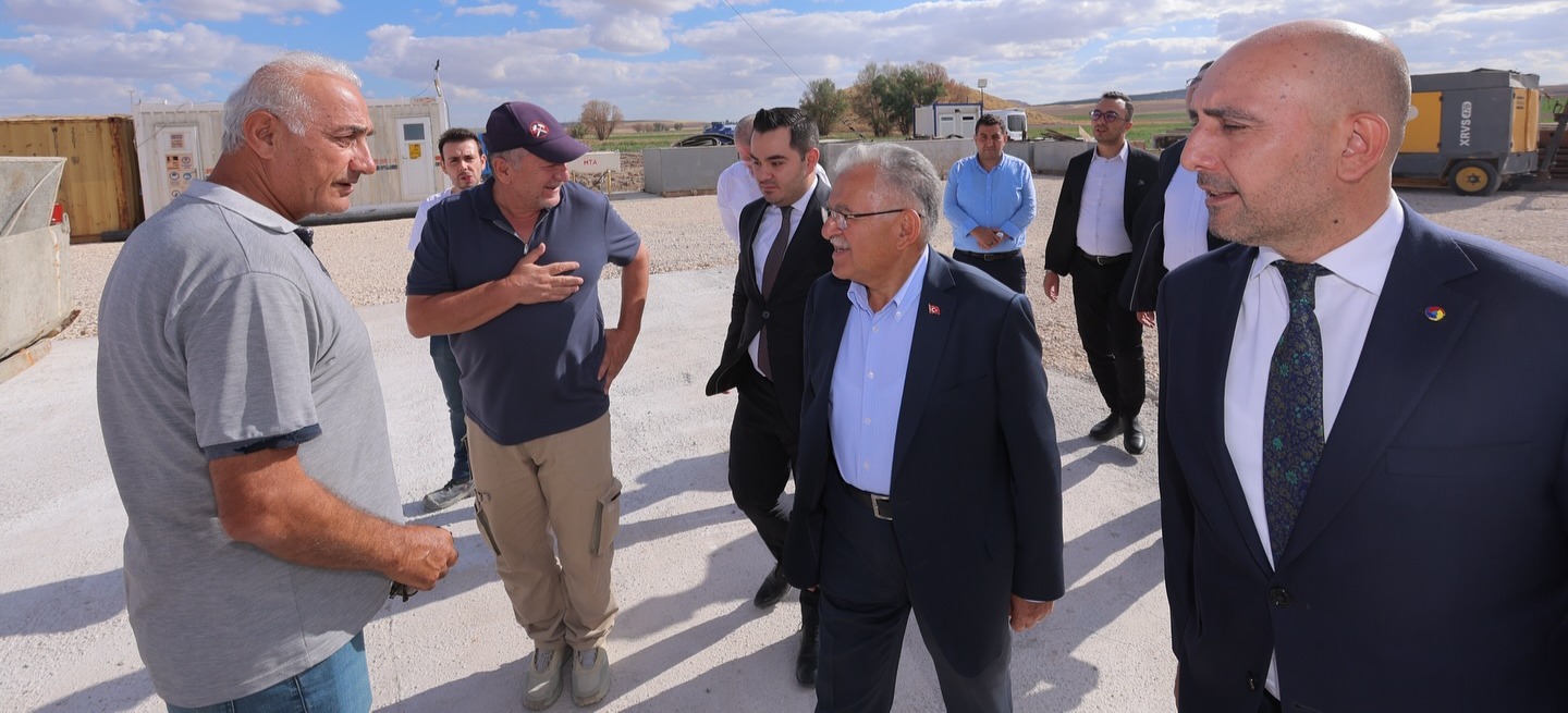 BAŞKAN BÜYÜKKILIÇ, JEOTERMAL KAYNAKLI SERA ORGANİZE TARIM BÖLGESİ ÇALIŞMALARINI YERİNDE İNCELEDİ