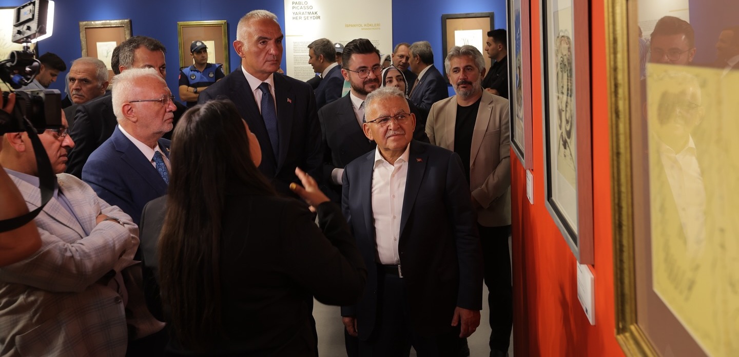 BÜYÜKKILIÇ, BAKAN ERSOY’A MUTFAK SANATLARI MERKEZİ’Nİ TANITTI