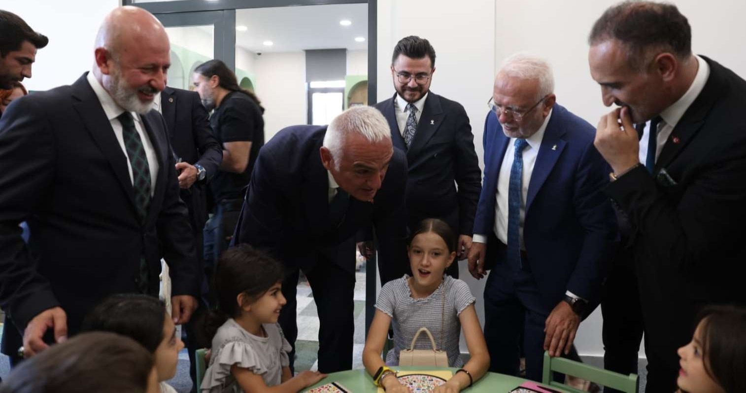 “KAYSERİ’MİZE DEĞER KATIYOR, YARINLARIMIZI İNŞA EDİYORUZ”