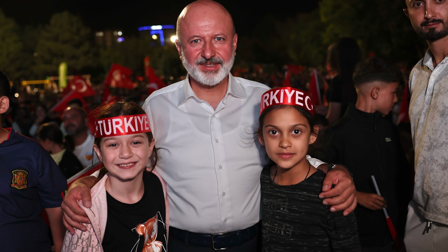 DEV EKRANDA MİLLİ MAÇ HEYECANI KOCASİNAN’DA YAŞANDI