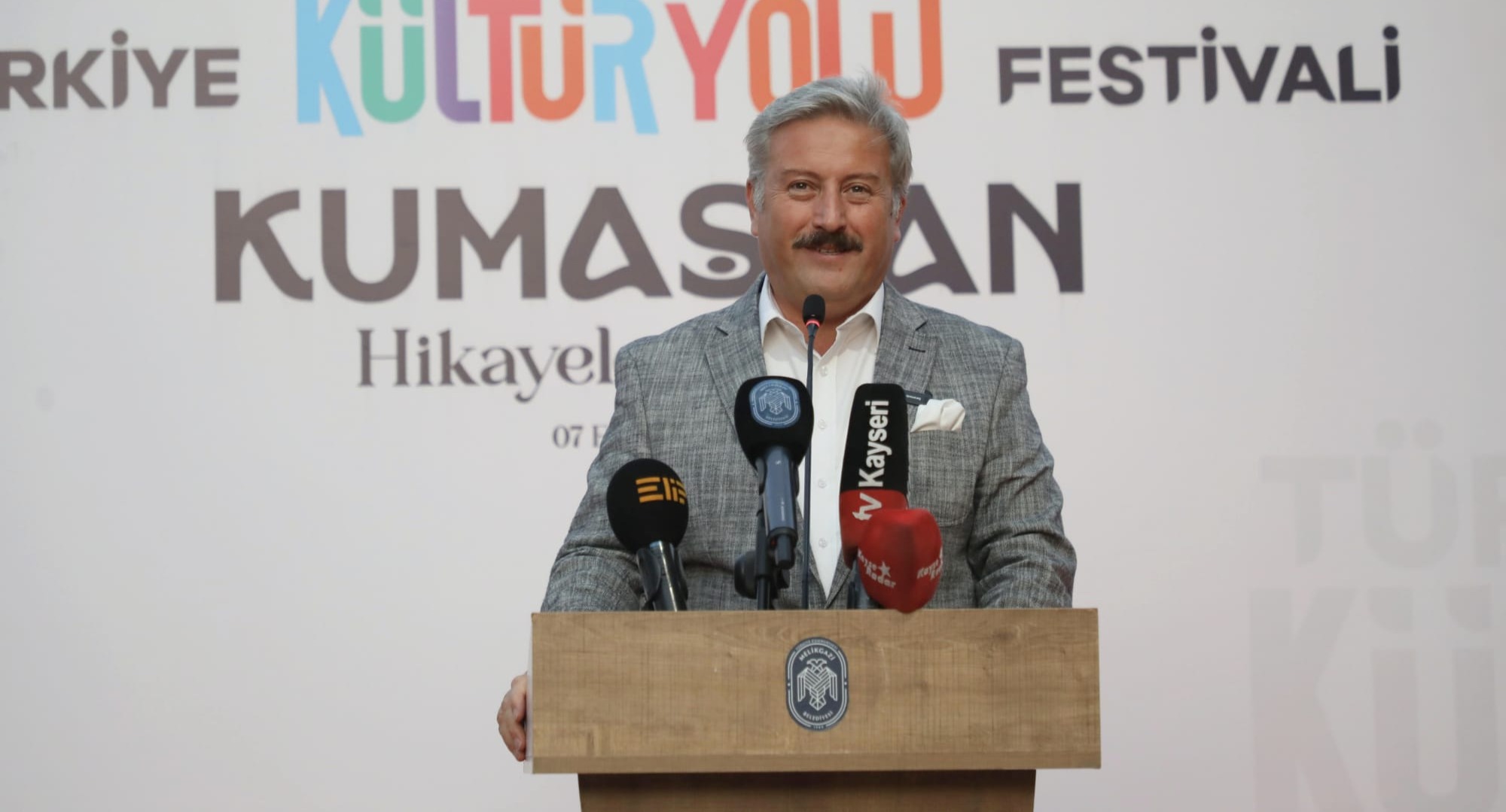 MELİKGAZİ BELEDİYESİ’NİN KUMAŞTAN HİKAYELER SERGİSİ UNUTULMAZ ANLARA TANIKLIK ETTİ