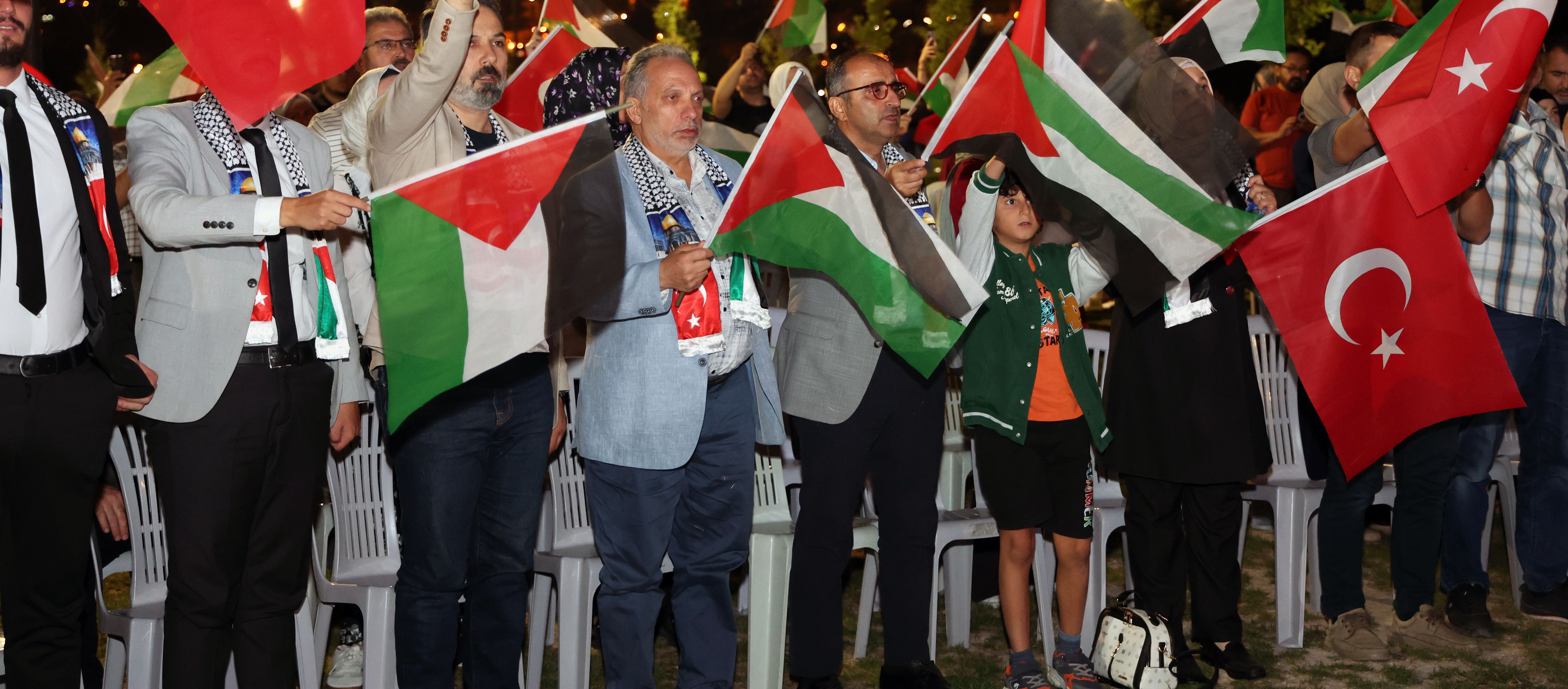 TALAS'TA VİCDANLAR GAZZE İÇİN BULUŞTU