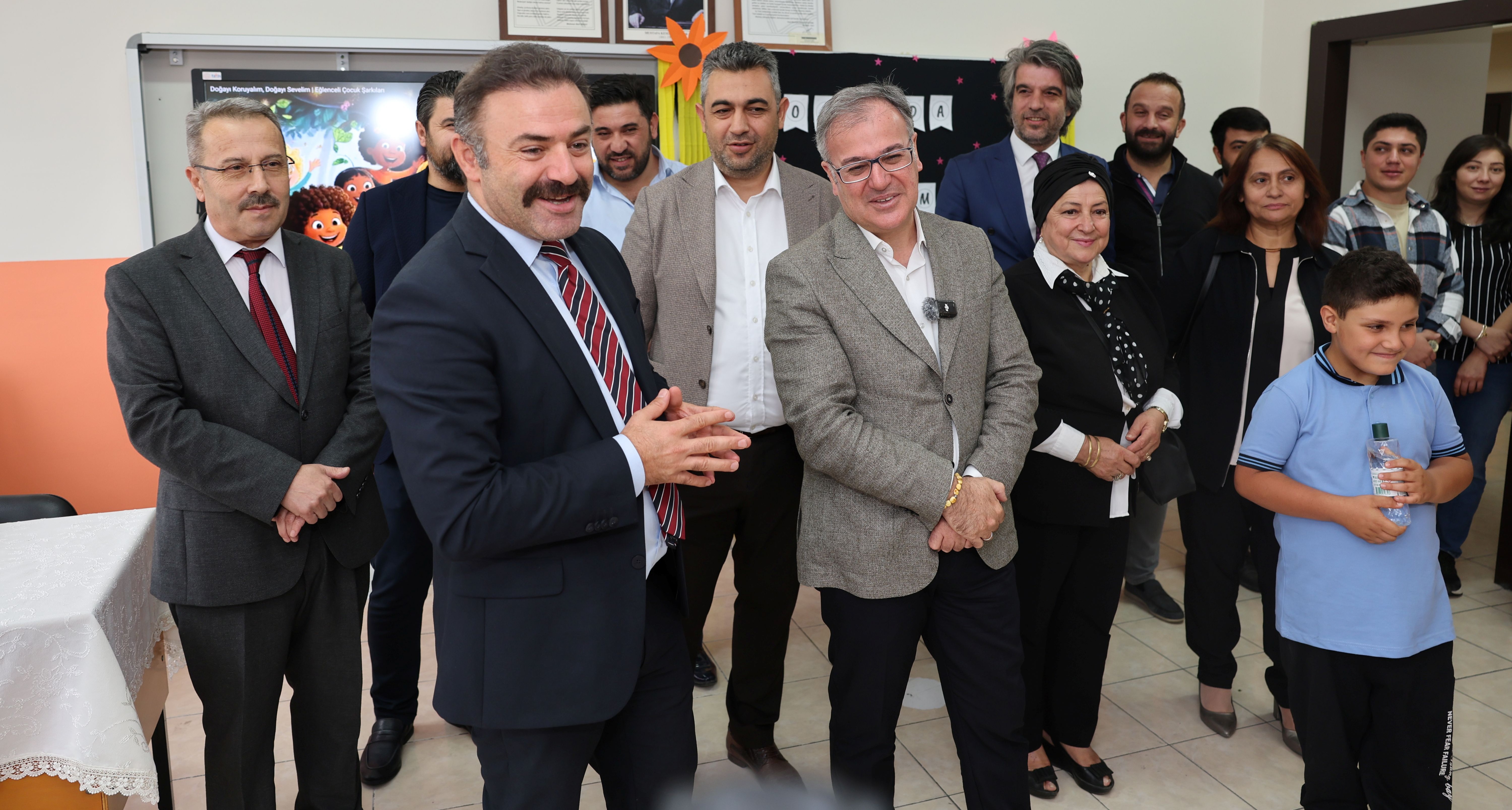 Başkan Özdoğan ile Hacılar'da ilk ders zili çaldı