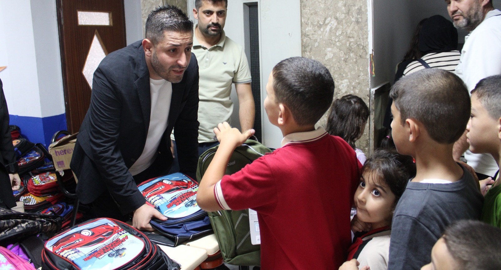 Ülkü Ocakları Kayseri İl Başkanlığı’ndan Öğrencilere Kırtasiye ve Çanta Desteği