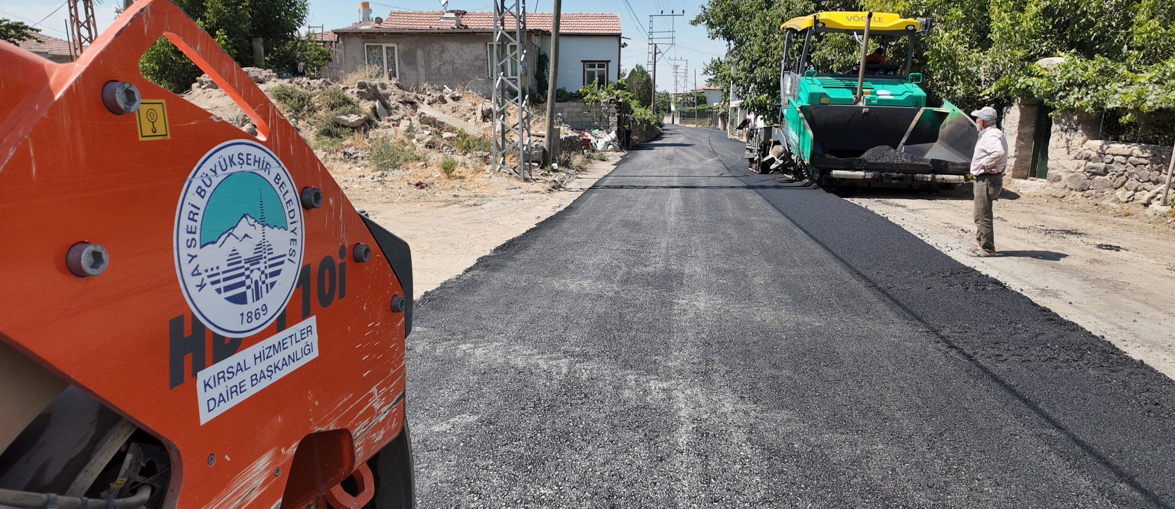 KIRSALI İHYA EDEN BÜYÜKŞEHİR’DEN DEVELİ İLÇESİ GAZİ MAHALLESİ’NE 8 MİLYON TL’LİK SICAK ASFALT YATIRIMI
