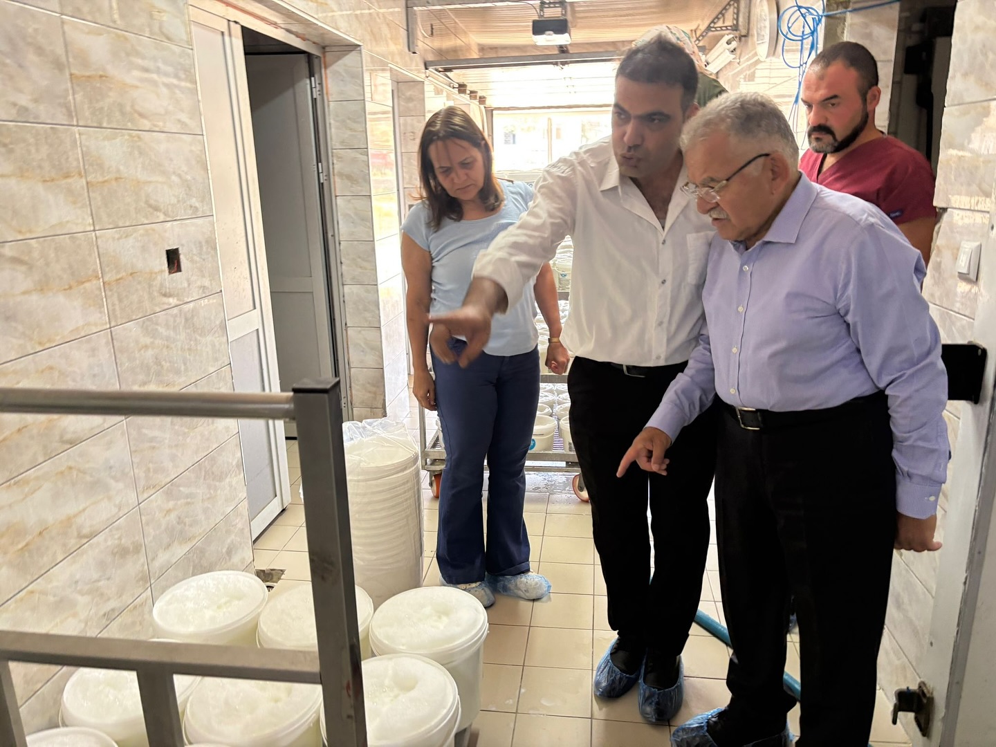 BAŞKAN BÜYÜKKILIÇ’TAN HÜRMETÇİ’DE MANDA YETİŞTİRİCİLİĞİNE DESTEK ZİYARETİ