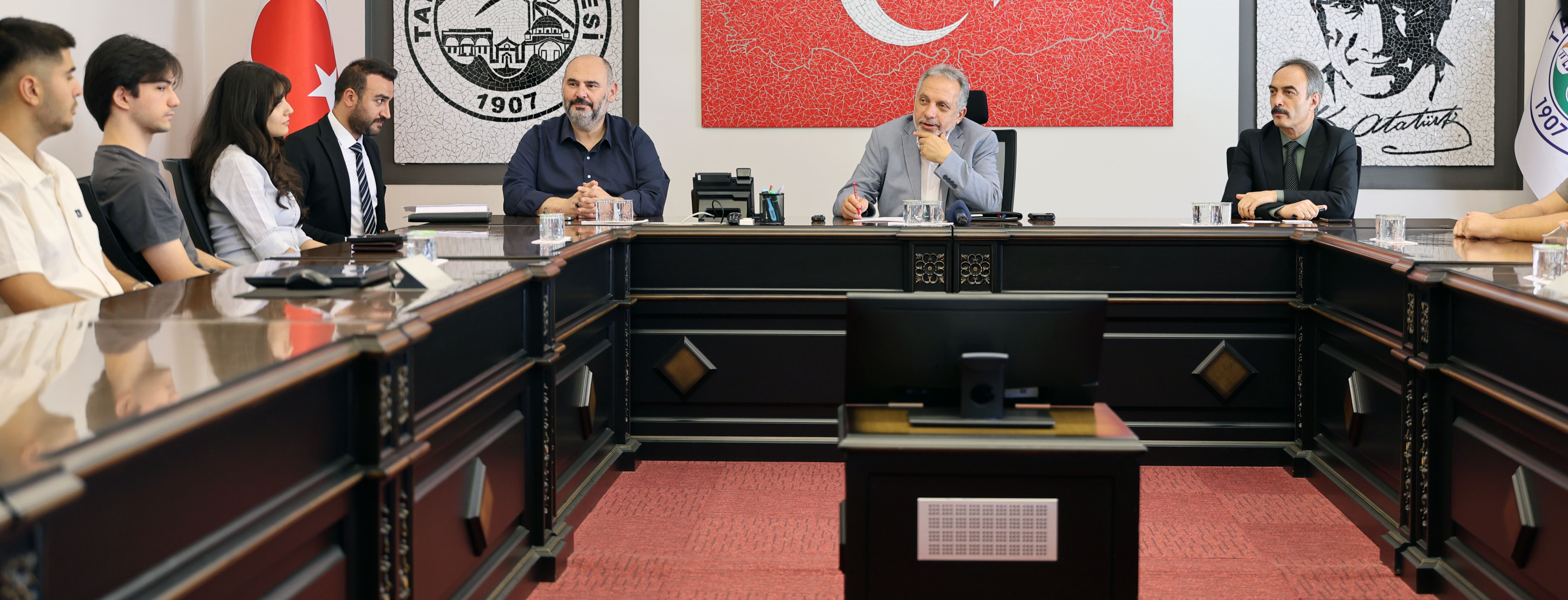 TALAS'IN KÜTÜPHANELERİNDE ÜNİVERSİTEYİ KAZANDILAR, BAŞKAN YALÇIN'A TEŞEKKÜRE GELDİLER