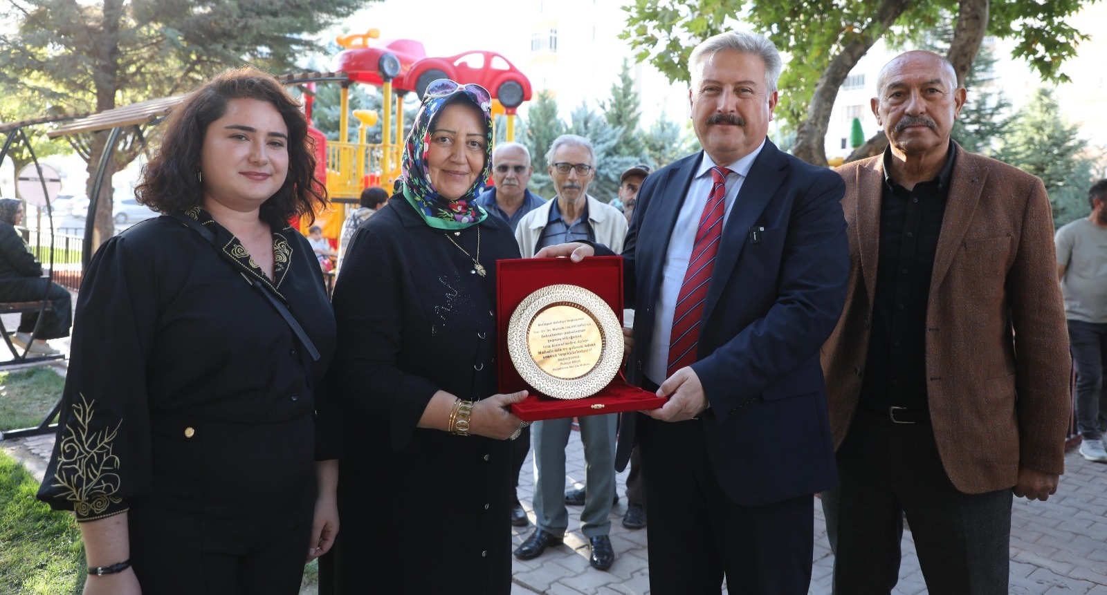 MELİKGAZİ BELEDİYESİ, BAHÇELİEVLER MAHALLESİNDEKİ PARKI YENİLEYEREK YAŞAM ALANINA DÖNÜŞTÜRDÜ