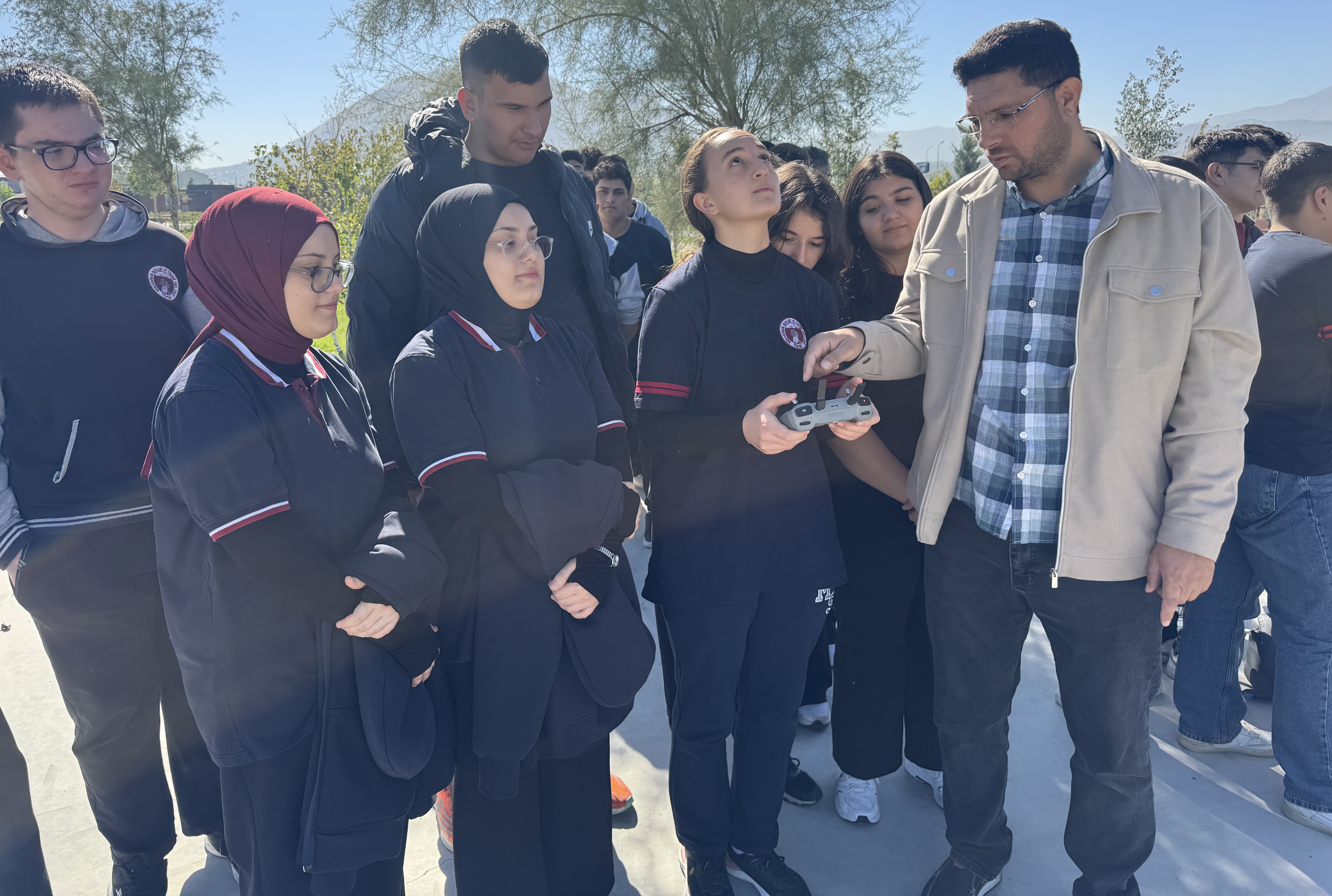 BÜYÜKŞEHİR’DEN HARİTA TAPU KADASTRO ALANI ÖĞRENCİLERİNE DRONE TEKNOLOJİLERİ VE CBS EĞİTİMİ