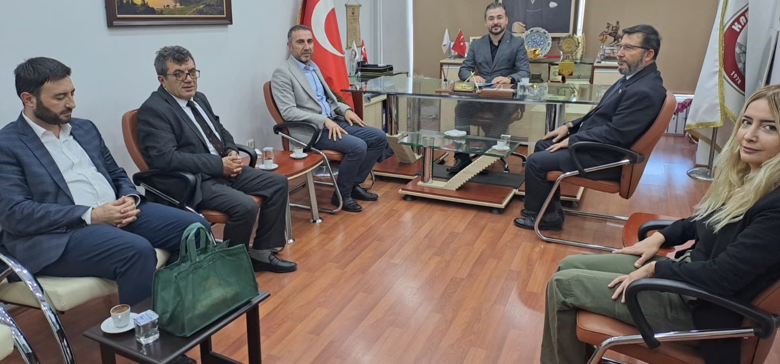 “SAĞLIKLI TOPLUM, YAŞANABİLİR TÜRKİYE İÇİN ECZACILARIMIZIN YANINDAYIZ” 