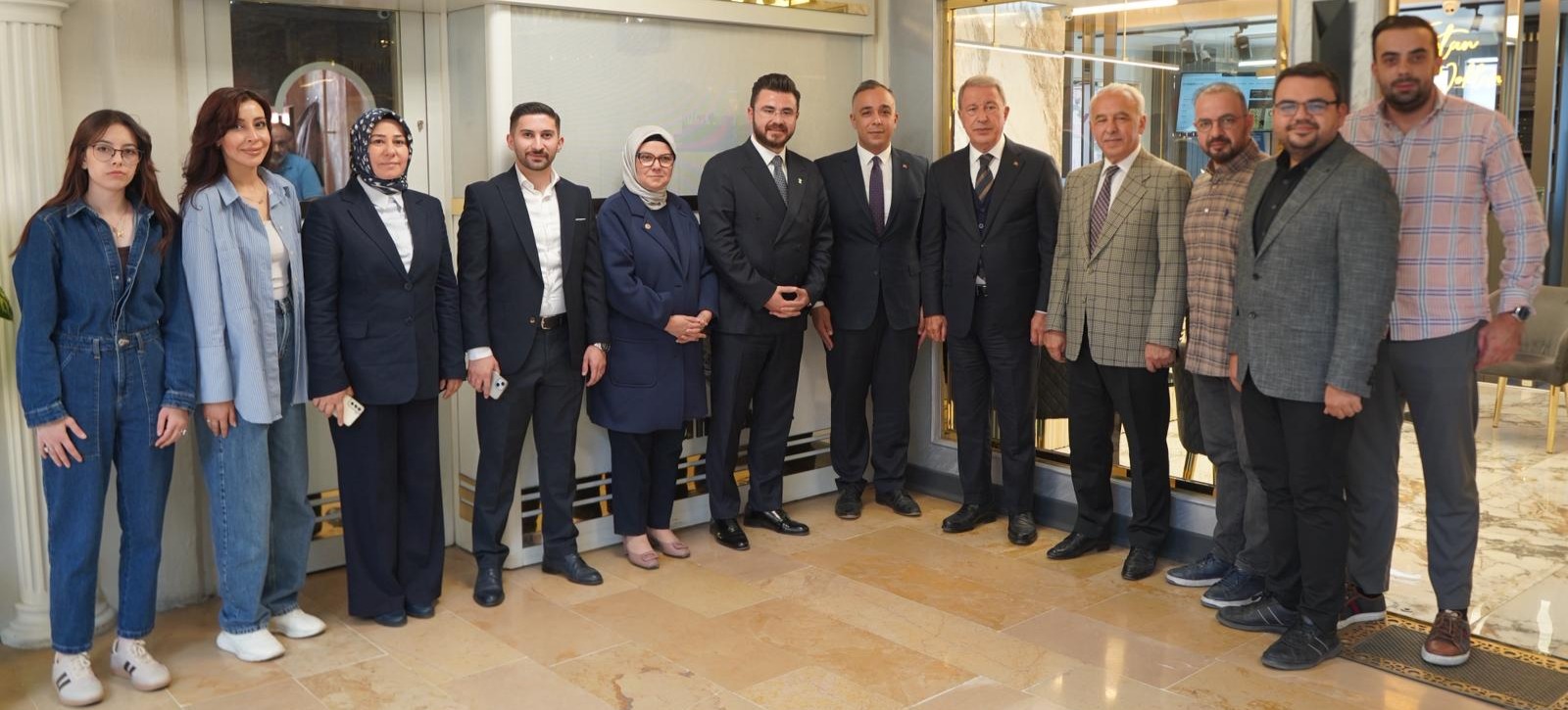 AK Parti Kayseri Teşkilatı Kapalı Çarşı’da Esnaf Ziyaretinde Bulundu