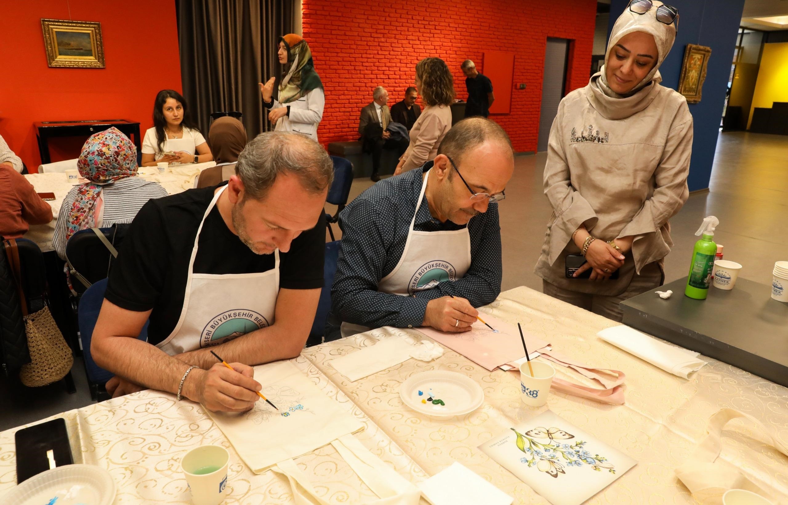 BÜYÜKŞEHİR KAYMEK’TEN KUMAŞ BOYAMA WORKSHOPU