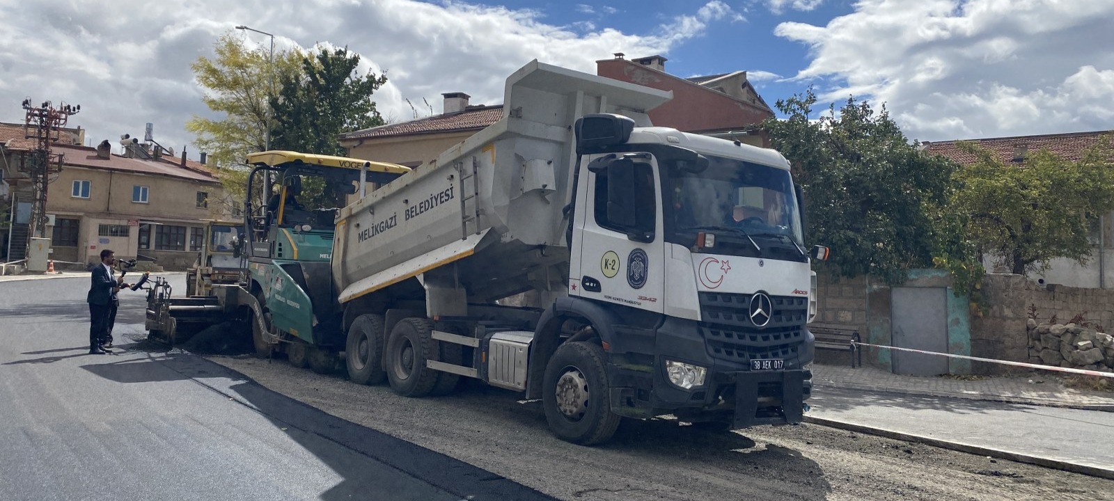 MELİKGAZİ’DEN KÜÇÜKBÜRÜNGÜZ VE SUBAŞI MAHALLESİ’NDE ULAŞIMDA HİZMET ATAĞI