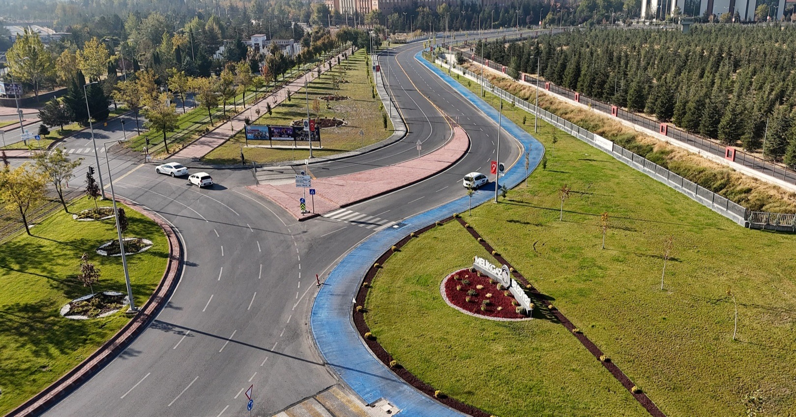 KAYSERİ’NİN TRAFİK YÜKÜNÜ HAFİFLETECEK OLAN ALBAYRAK CADDESİ AÇILIYOR